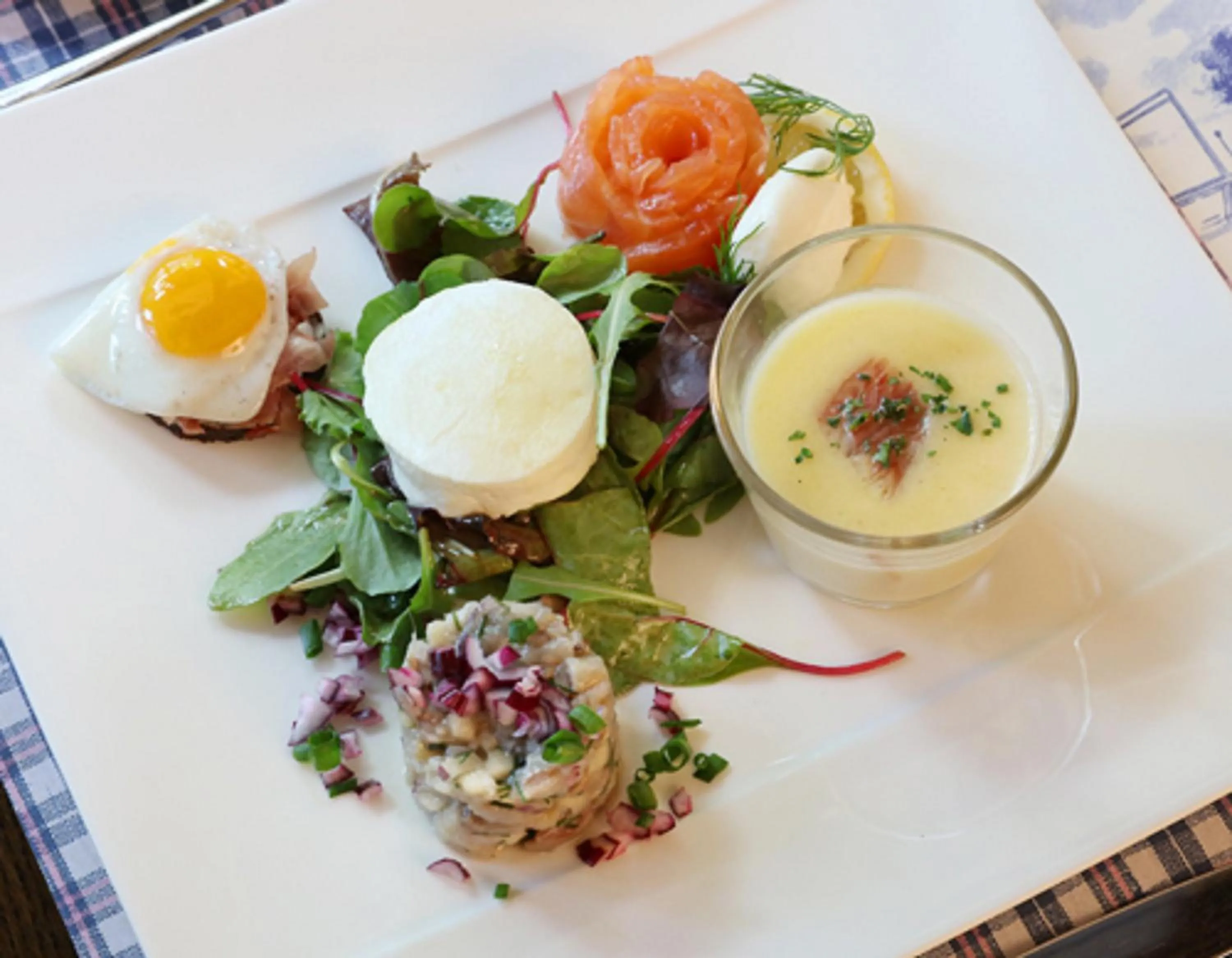 Restaurant/places to eat in Tiemann's Hotel