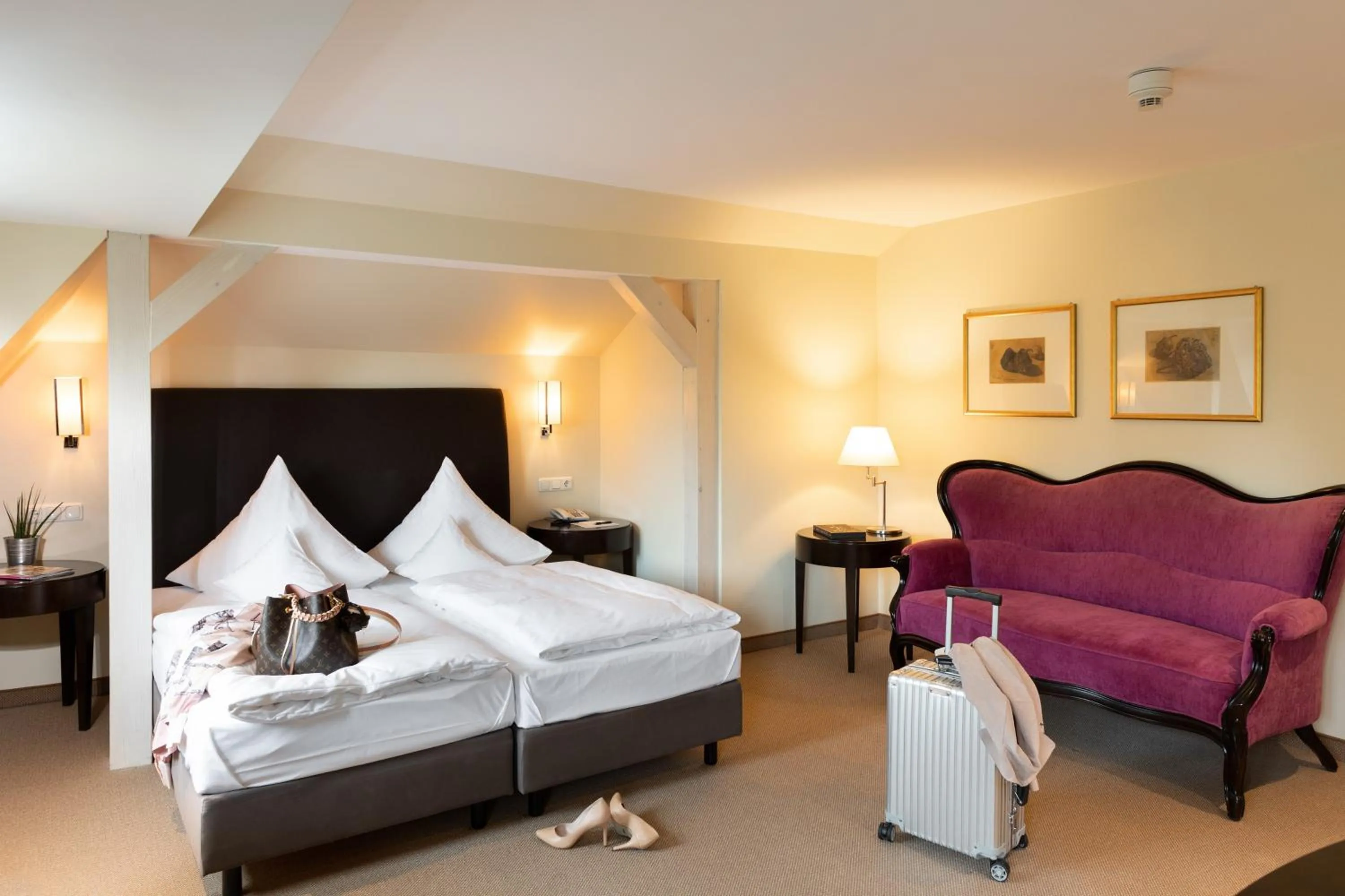 Bedroom, Bed in Tiemann's Hotel