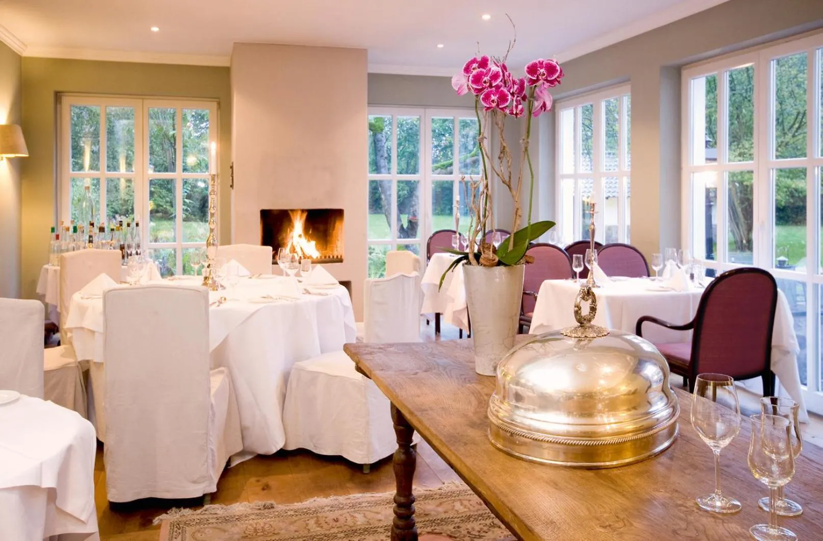 Restaurant/places to eat in Tiemann's Hotel