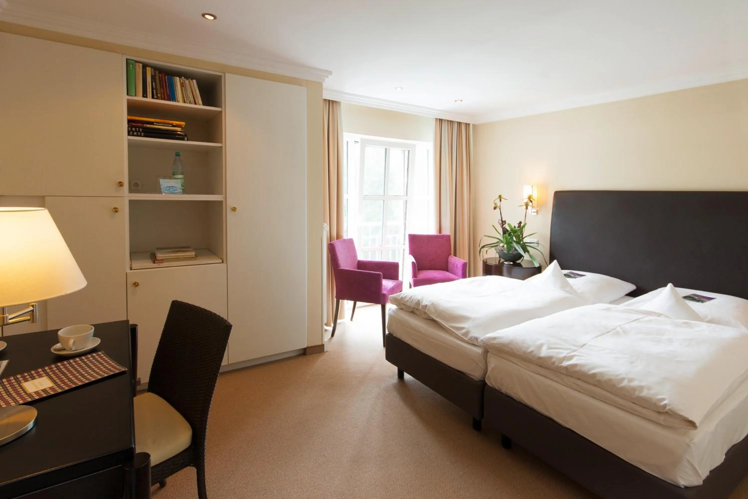 Photo of the whole room, Bed in Tiemann's Hotel