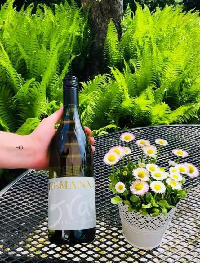 Restaurant/places to eat in Tiemann's Hotel