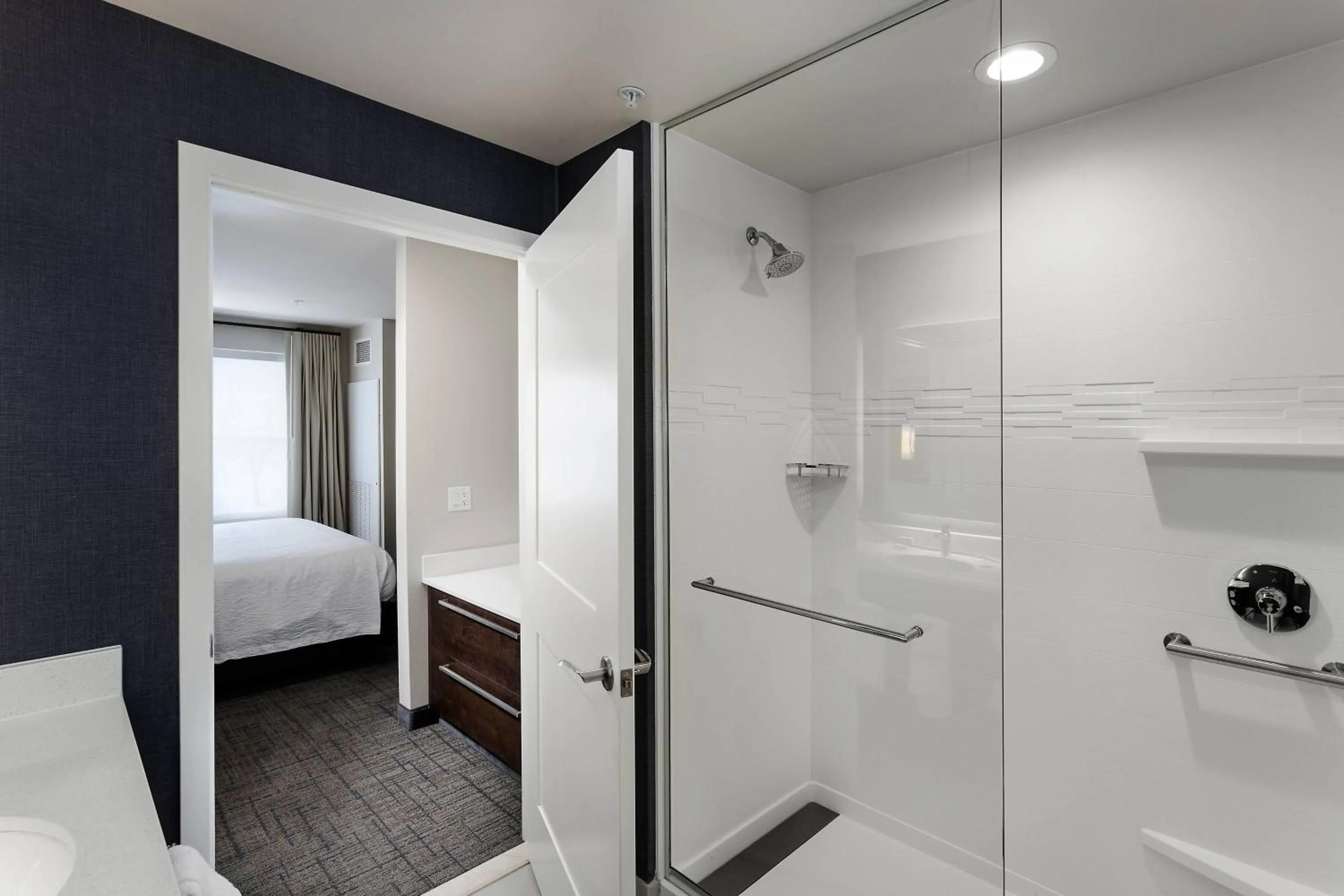 Bathroom, Bed in Residence Inn by Marriott Milwaukee Brookfield