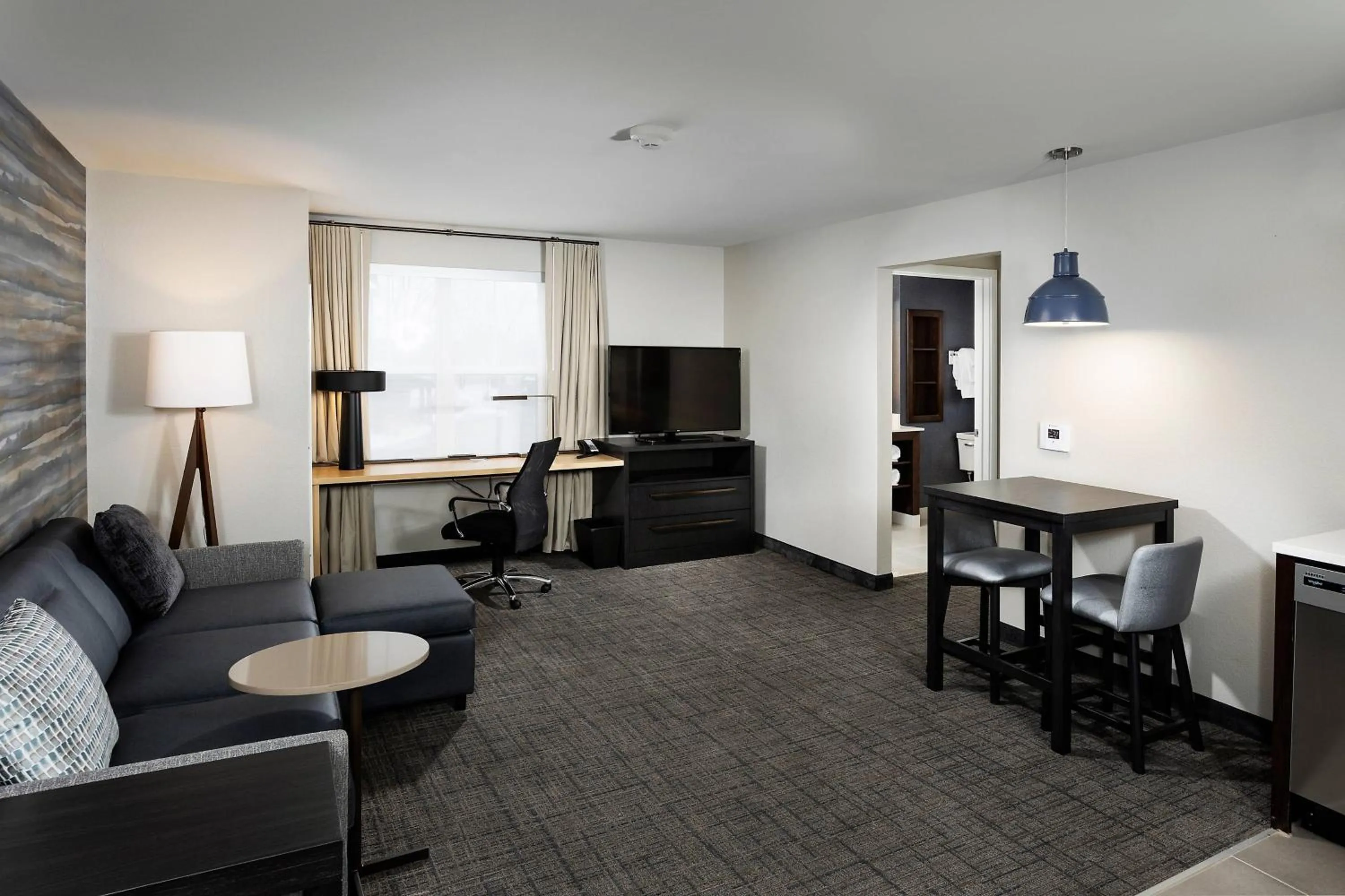 Living room in Residence Inn by Marriott Milwaukee Brookfield