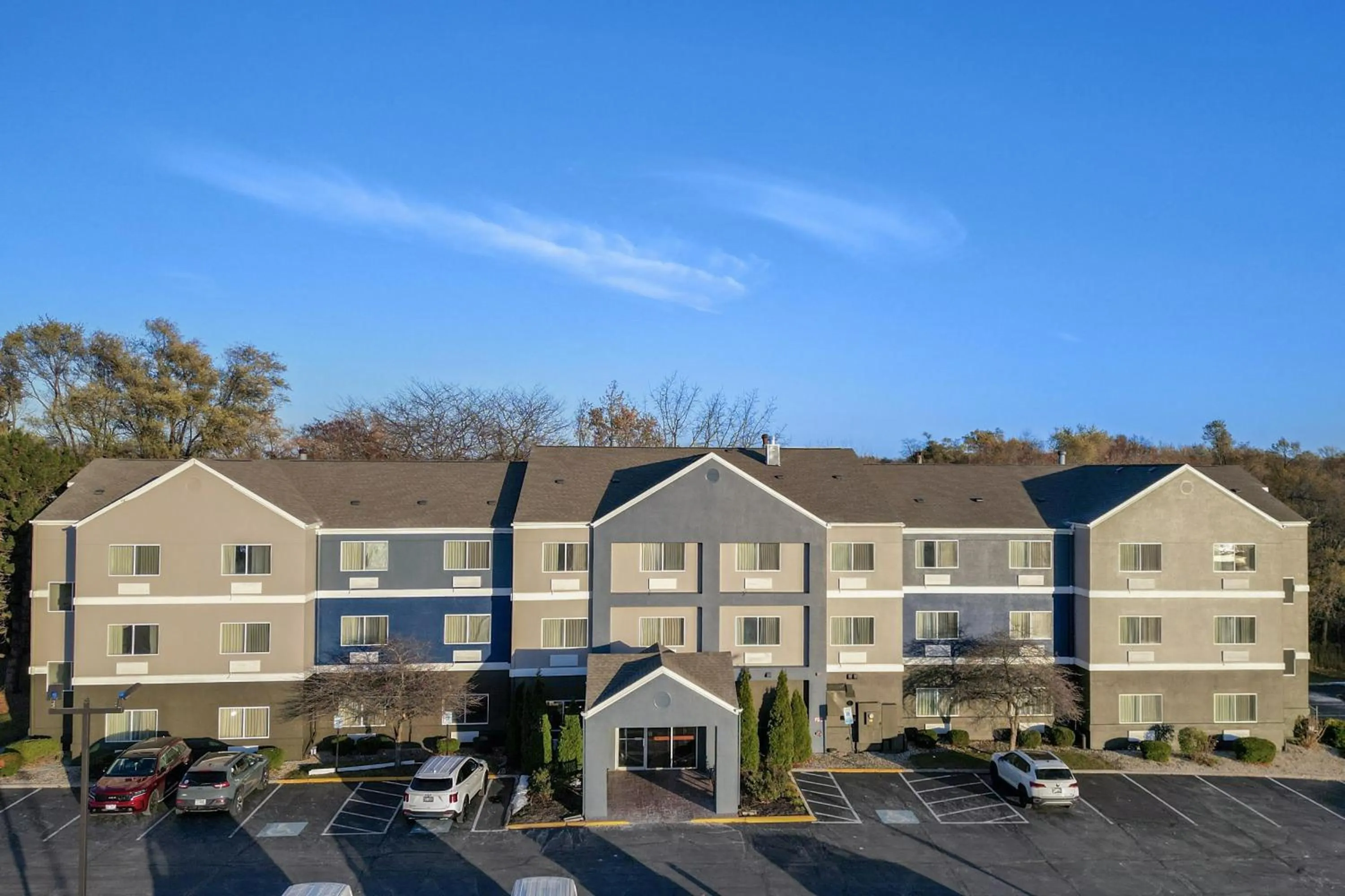 Property building in SureStay by Best Western Mount Pleasant Racine