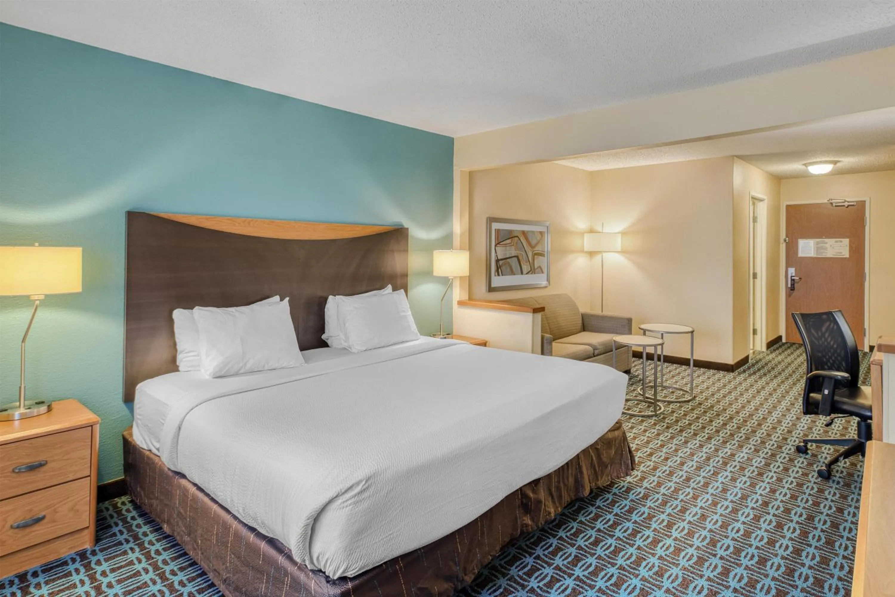 Bedroom, Bed in SureStay by Best Western Mount Pleasant Racine