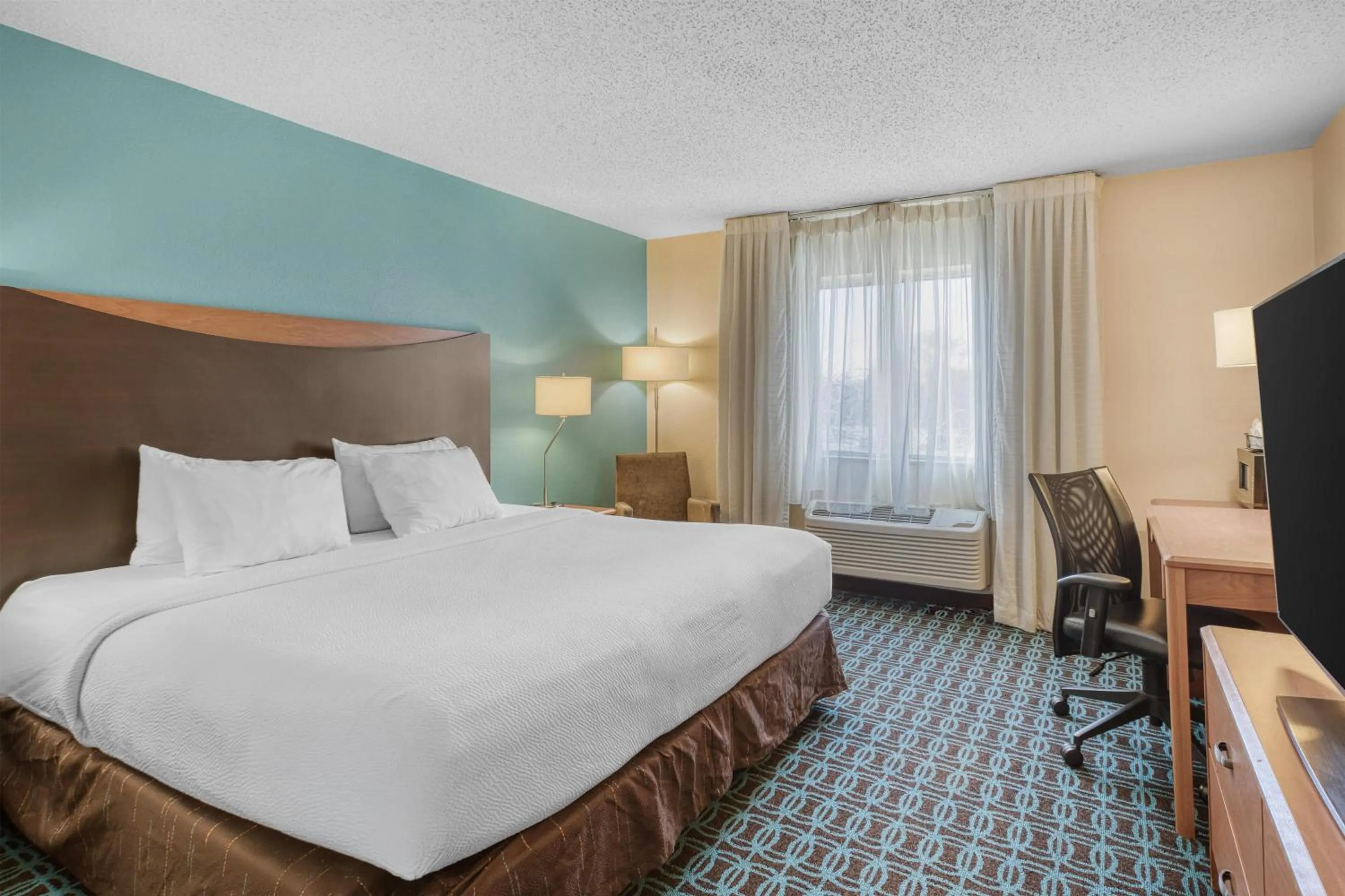 Bedroom, Bed in SureStay by Best Western Mount Pleasant Racine