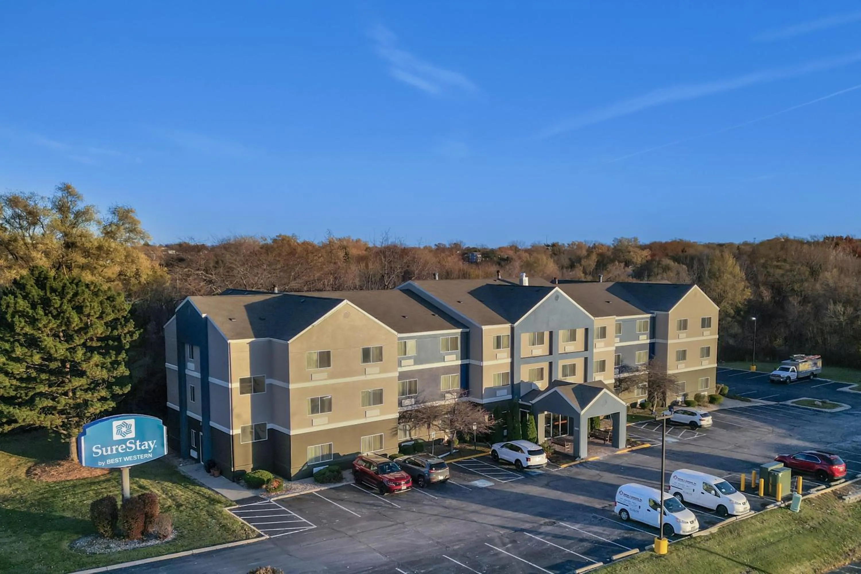 Property building in SureStay by Best Western Mount Pleasant Racine