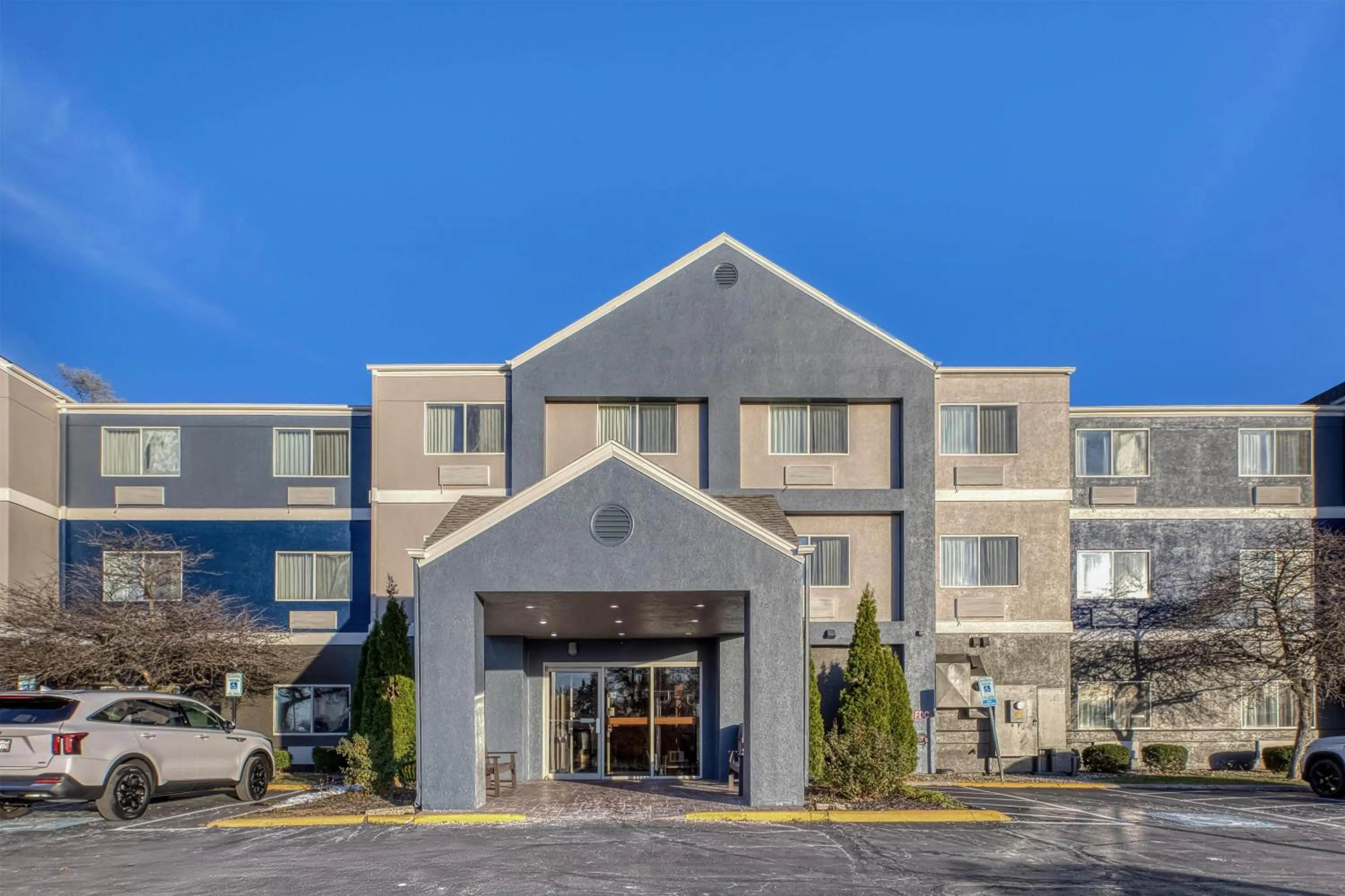 Property building in SureStay by Best Western Mount Pleasant Racine