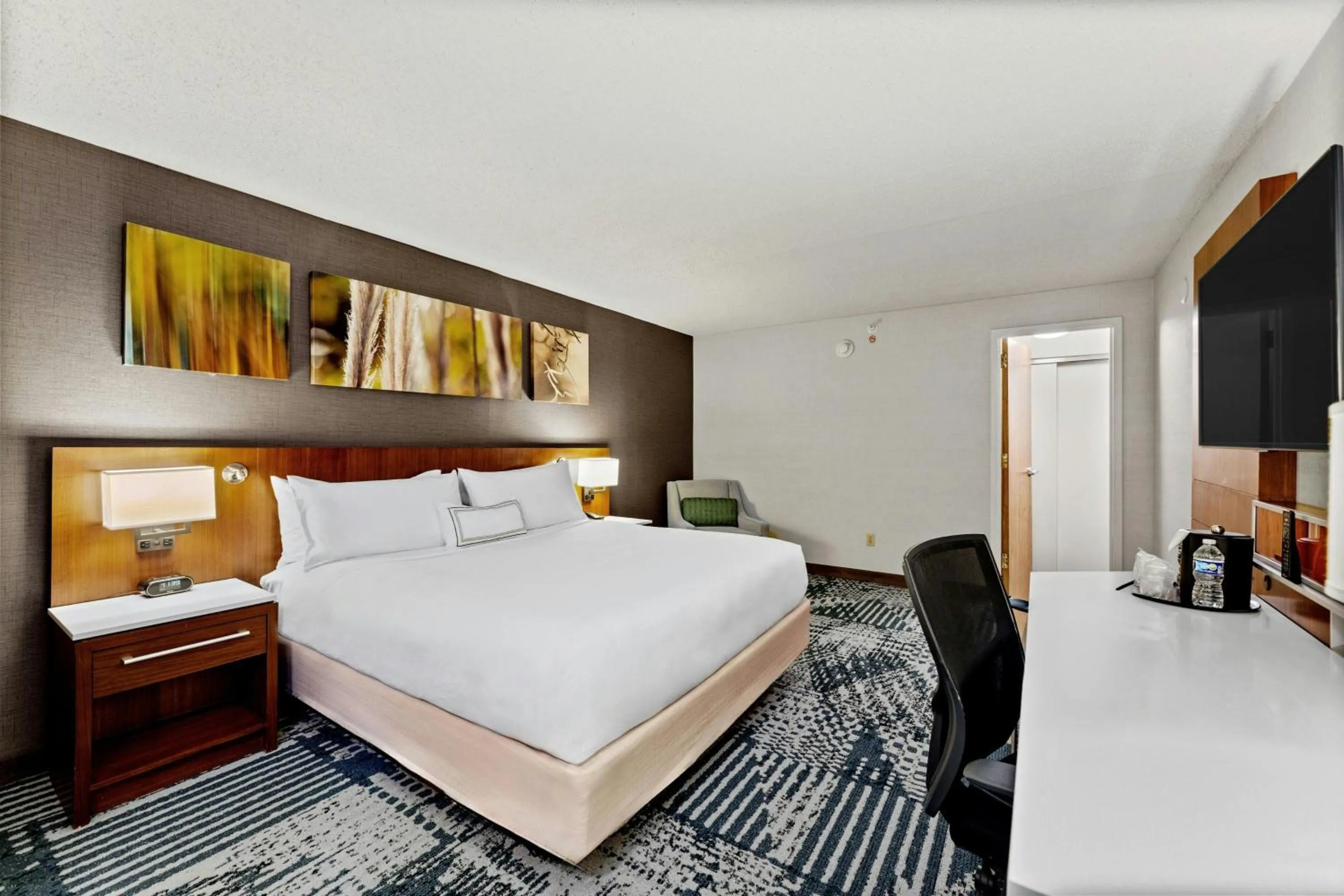 Bedroom, Bed in Delta Hotels by Marriott Mount Pleasant