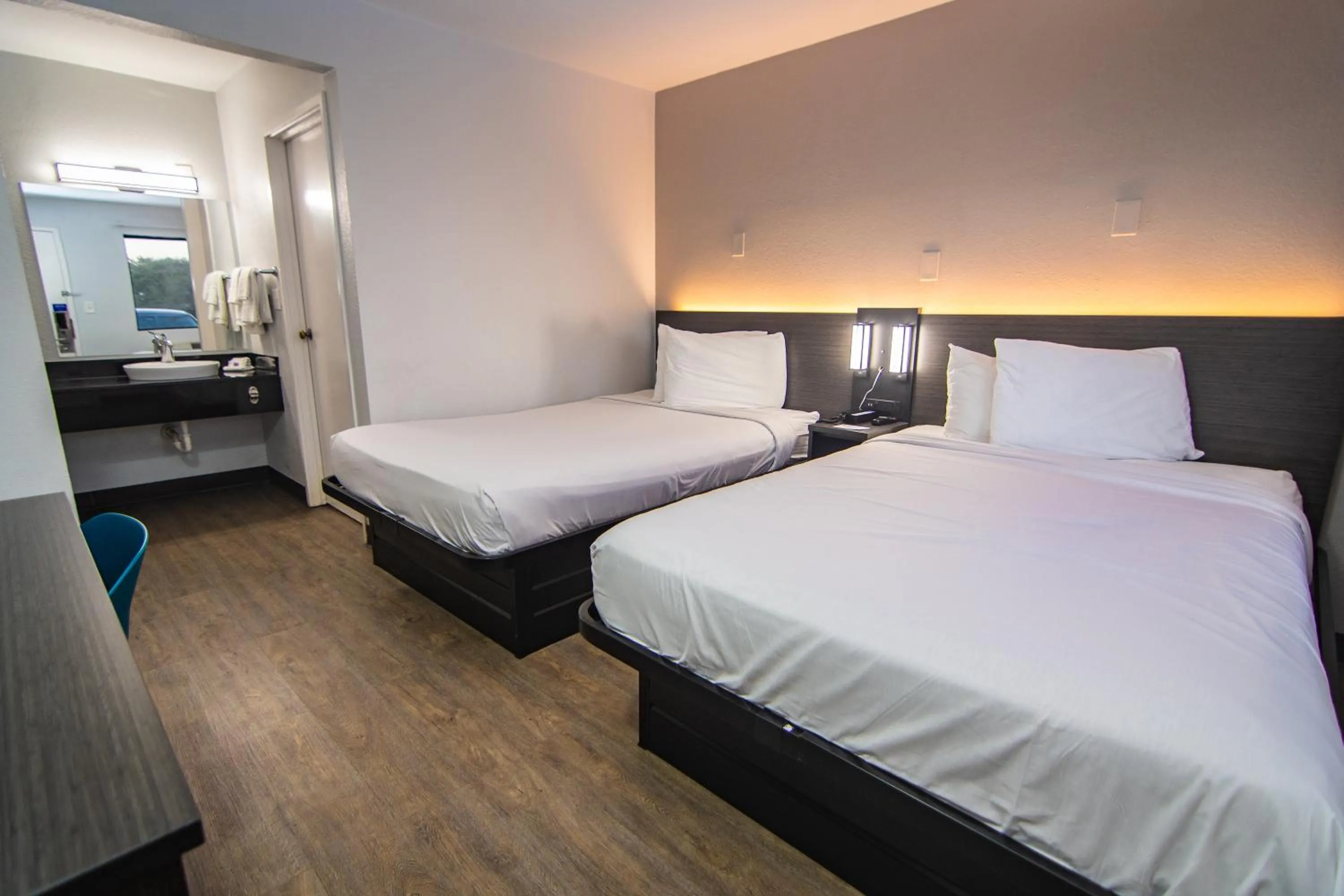 Bed in Motel 6-Lakeland, FL