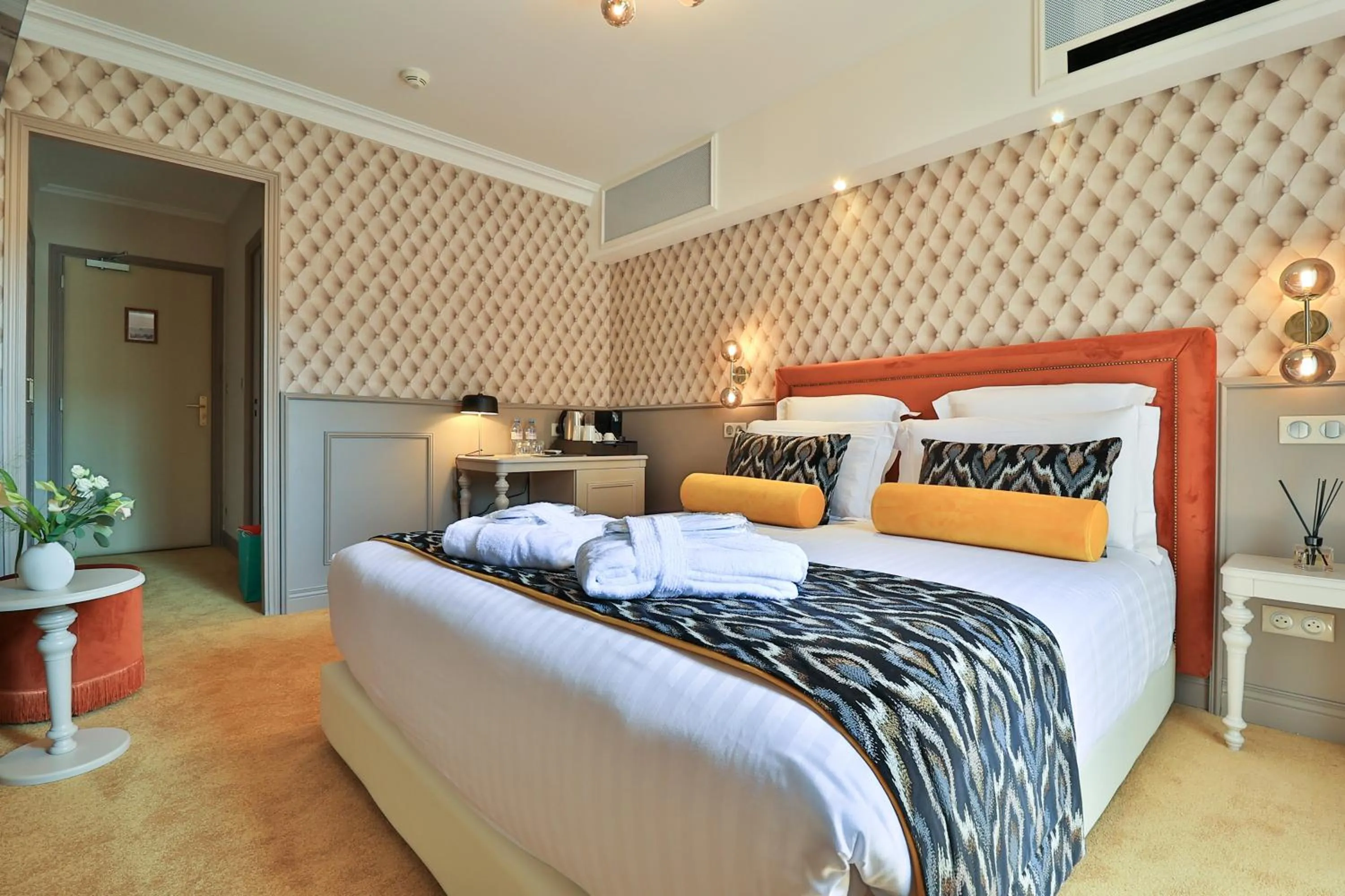 Photo of the whole room, Bed in Hôtel Petit Palais