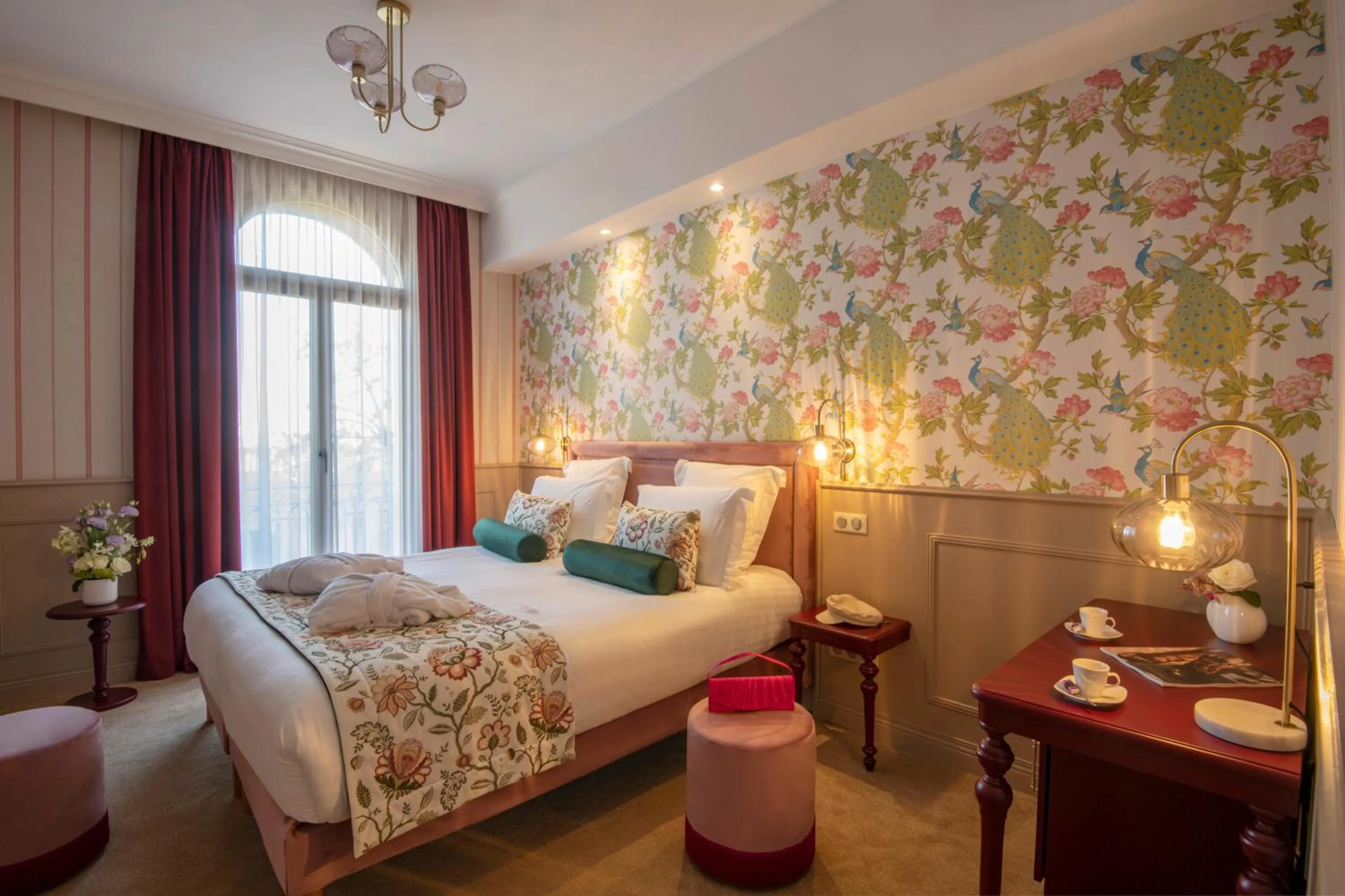 Photo of the whole room, Bed in Hôtel Petit Palais