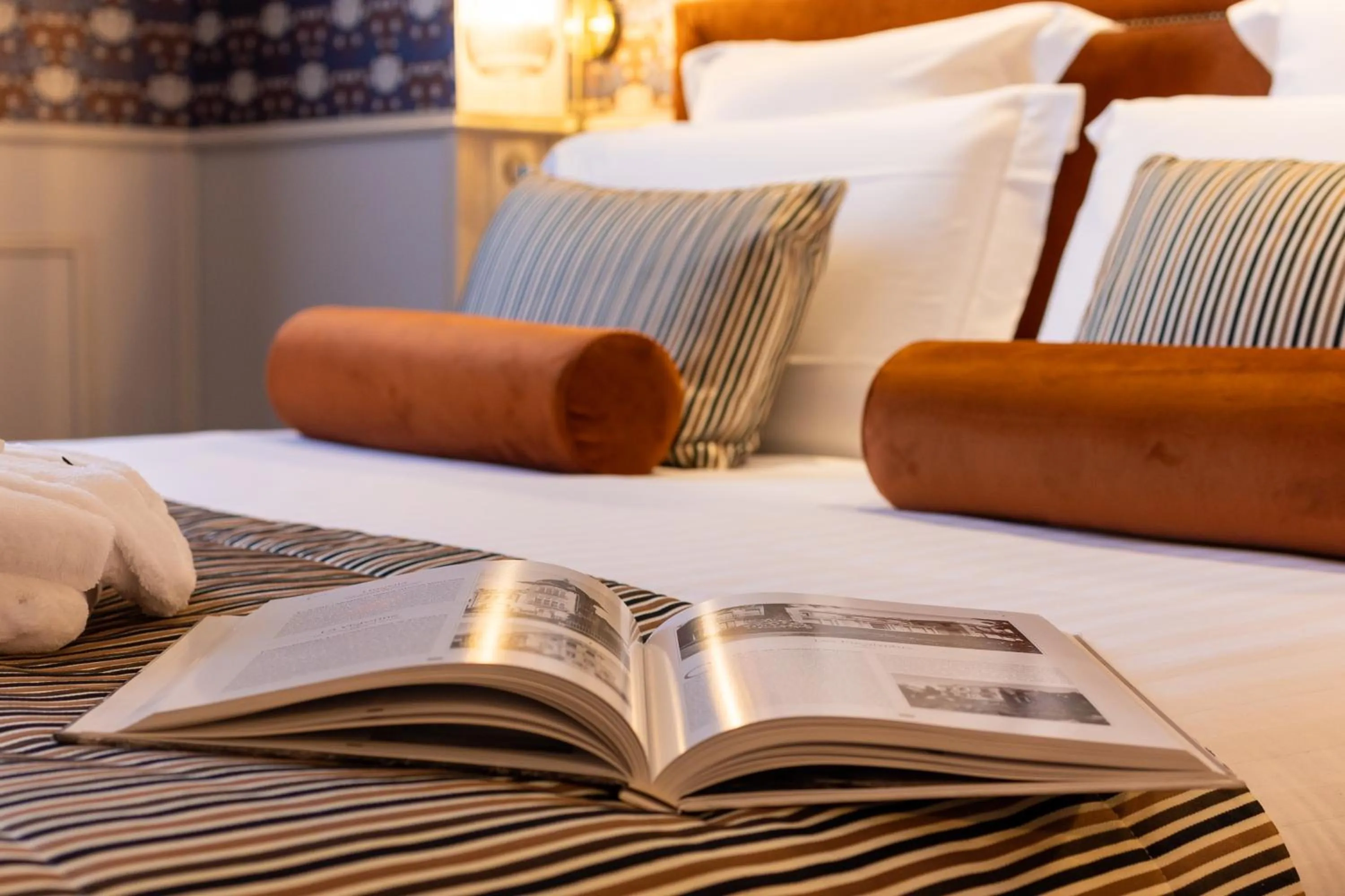 Bed in Hôtel Petit Palais