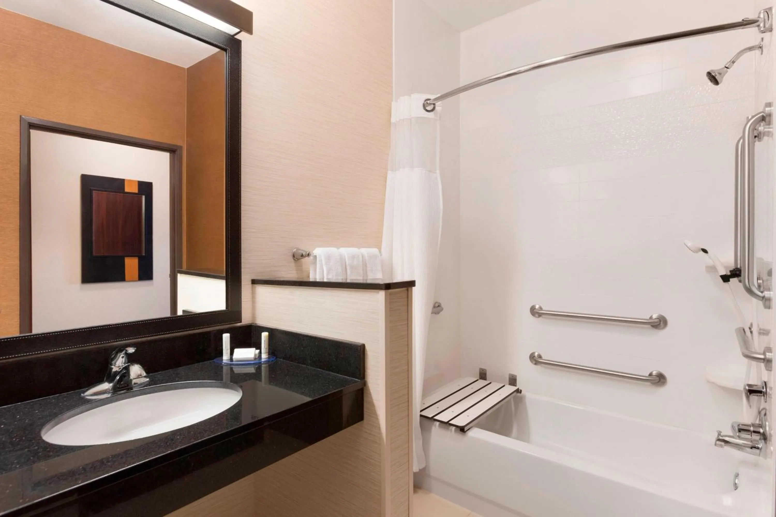 Bathroom in Fairfield Inn & Suites by Marriott Mankato