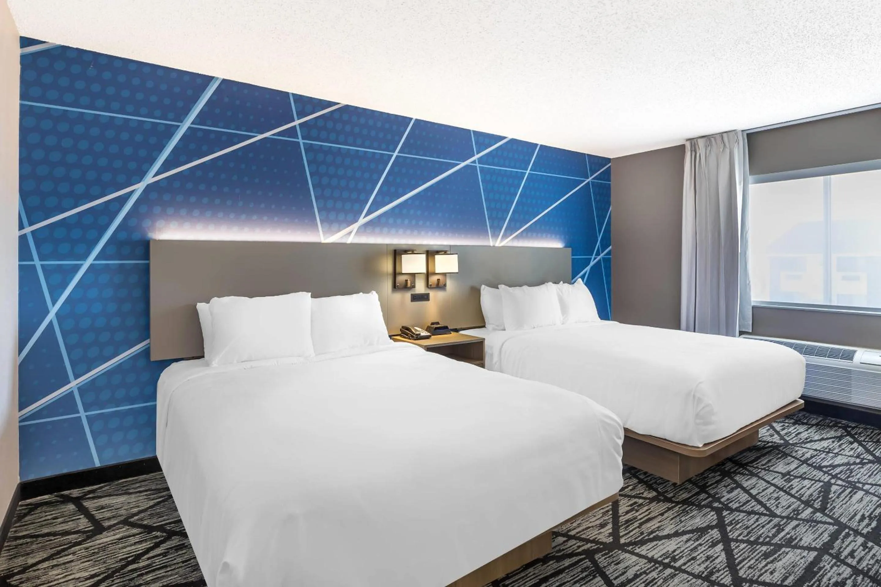 Bedroom, Bed in Comfort Inn Davenport East - Bettendorf