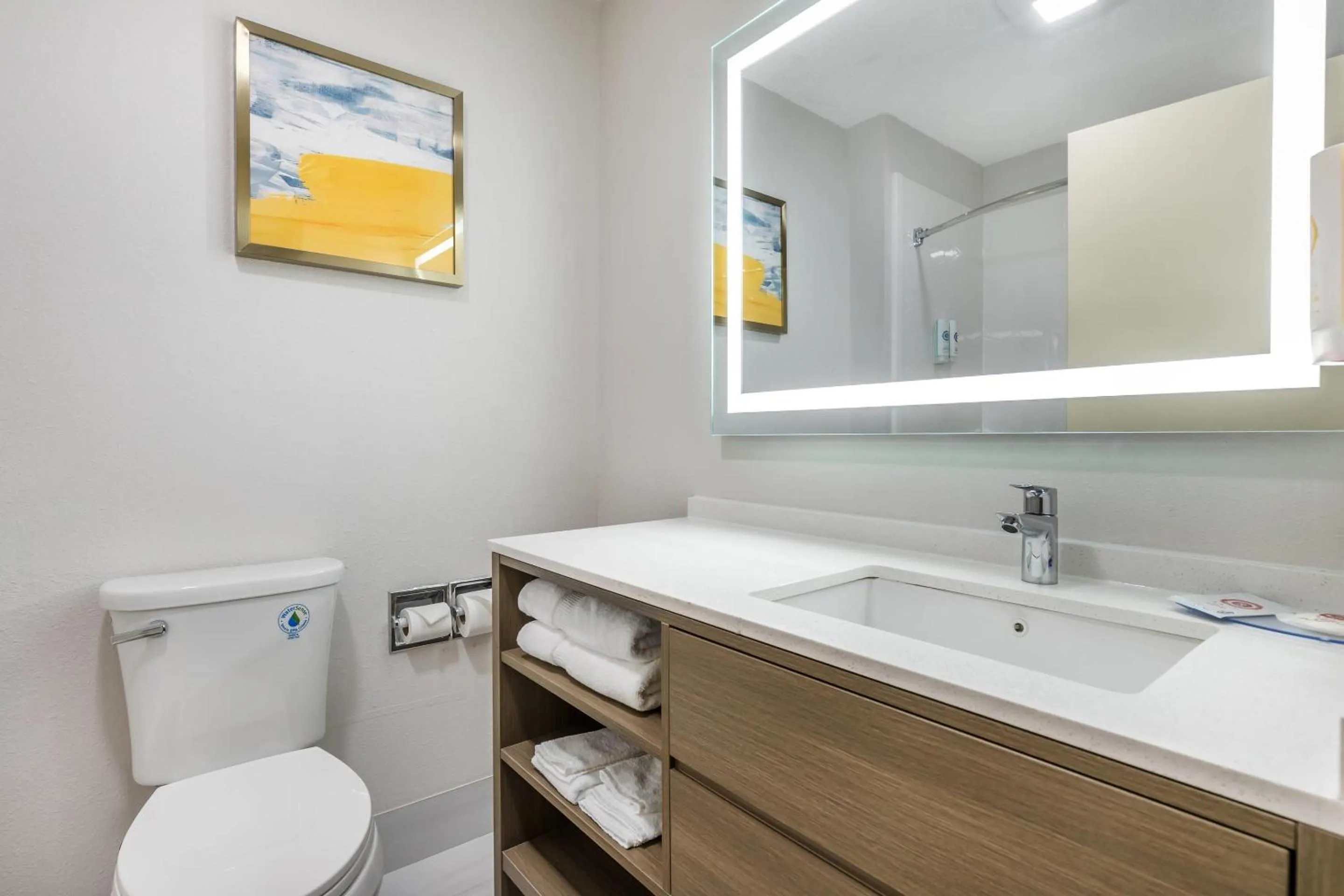 Bedroom in Comfort Inn Davenport East - Bettendorf