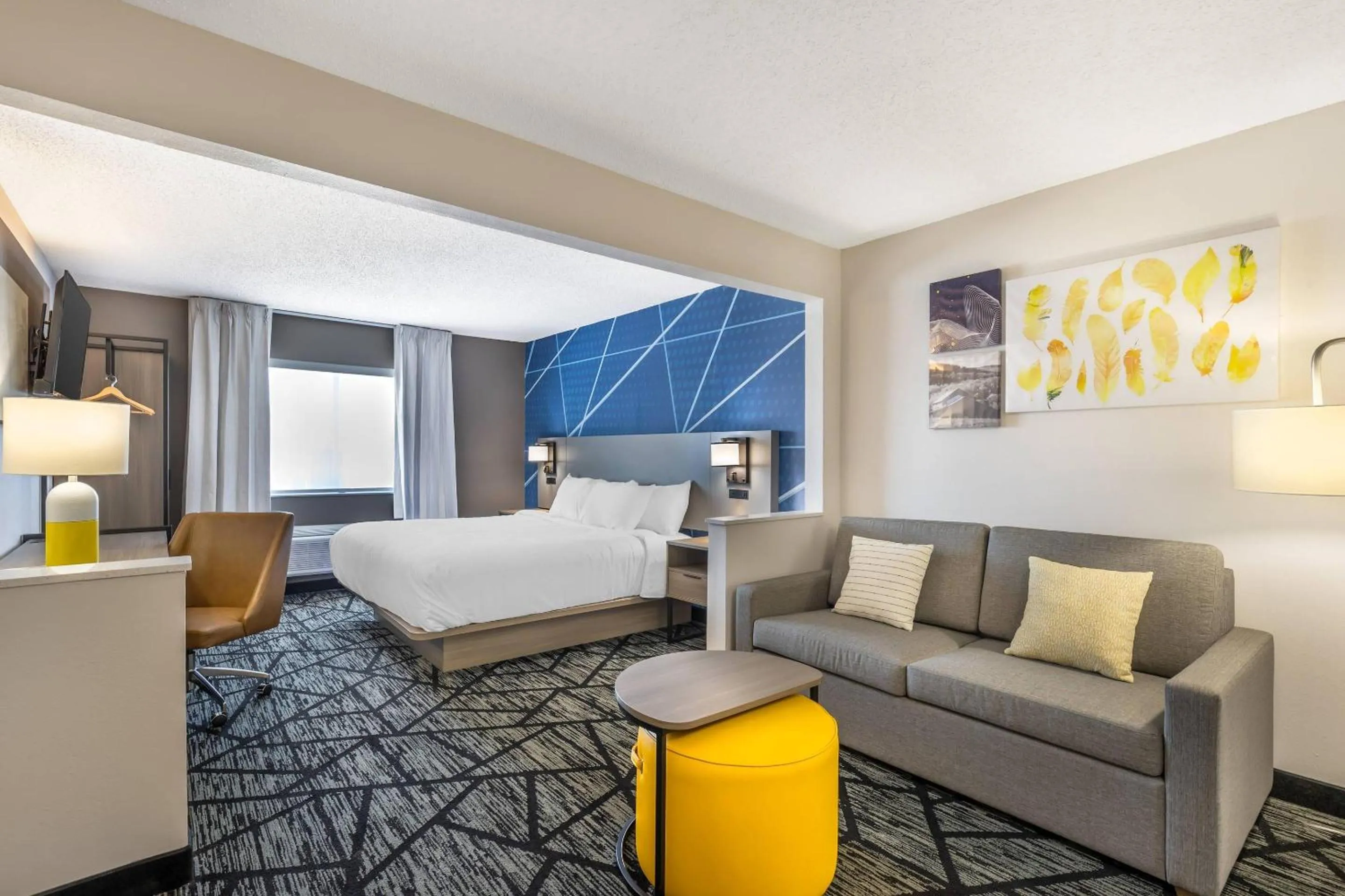 Bedroom, Bed in Comfort Inn Davenport East - Bettendorf