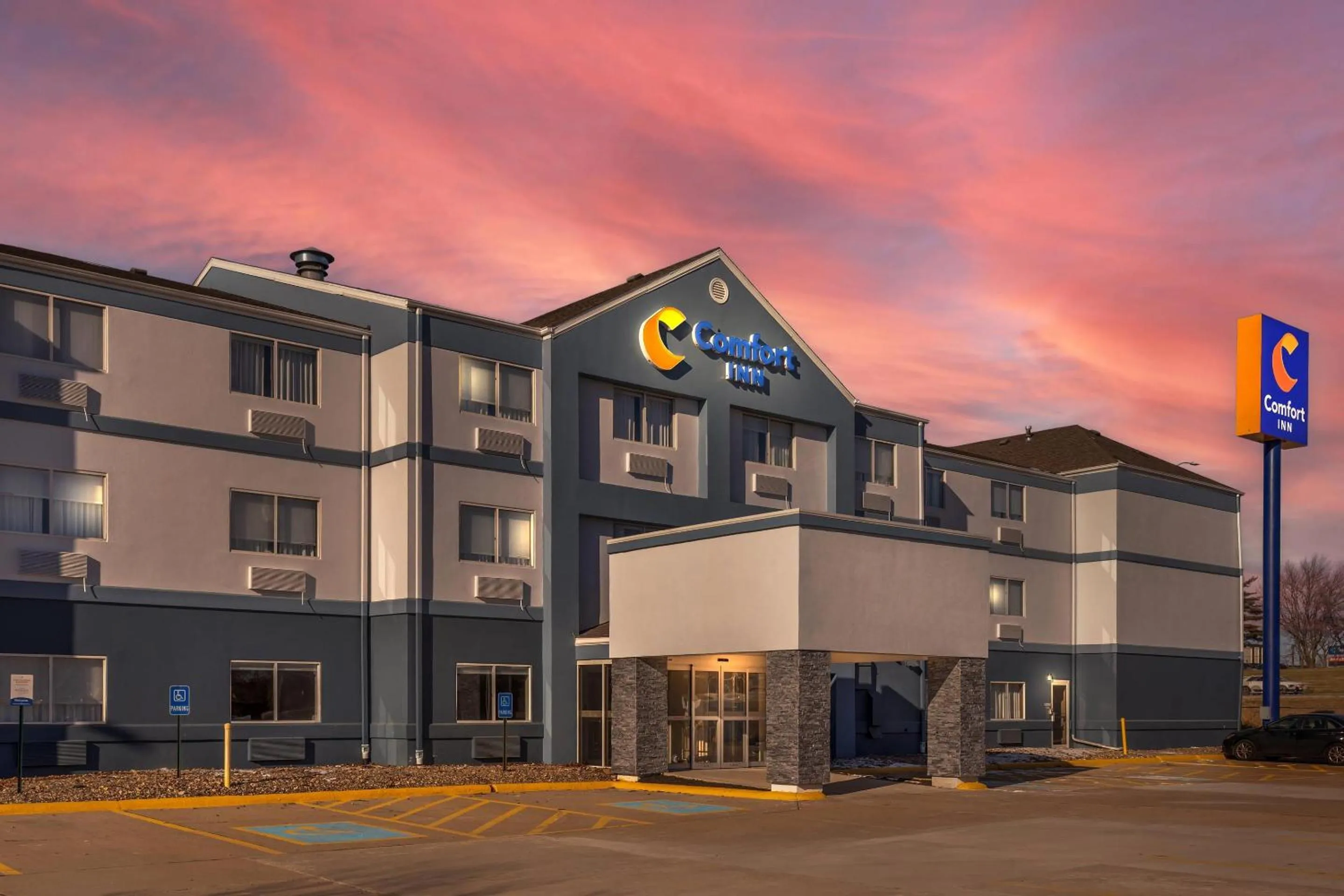 Property building in Comfort Inn Davenport East - Bettendorf