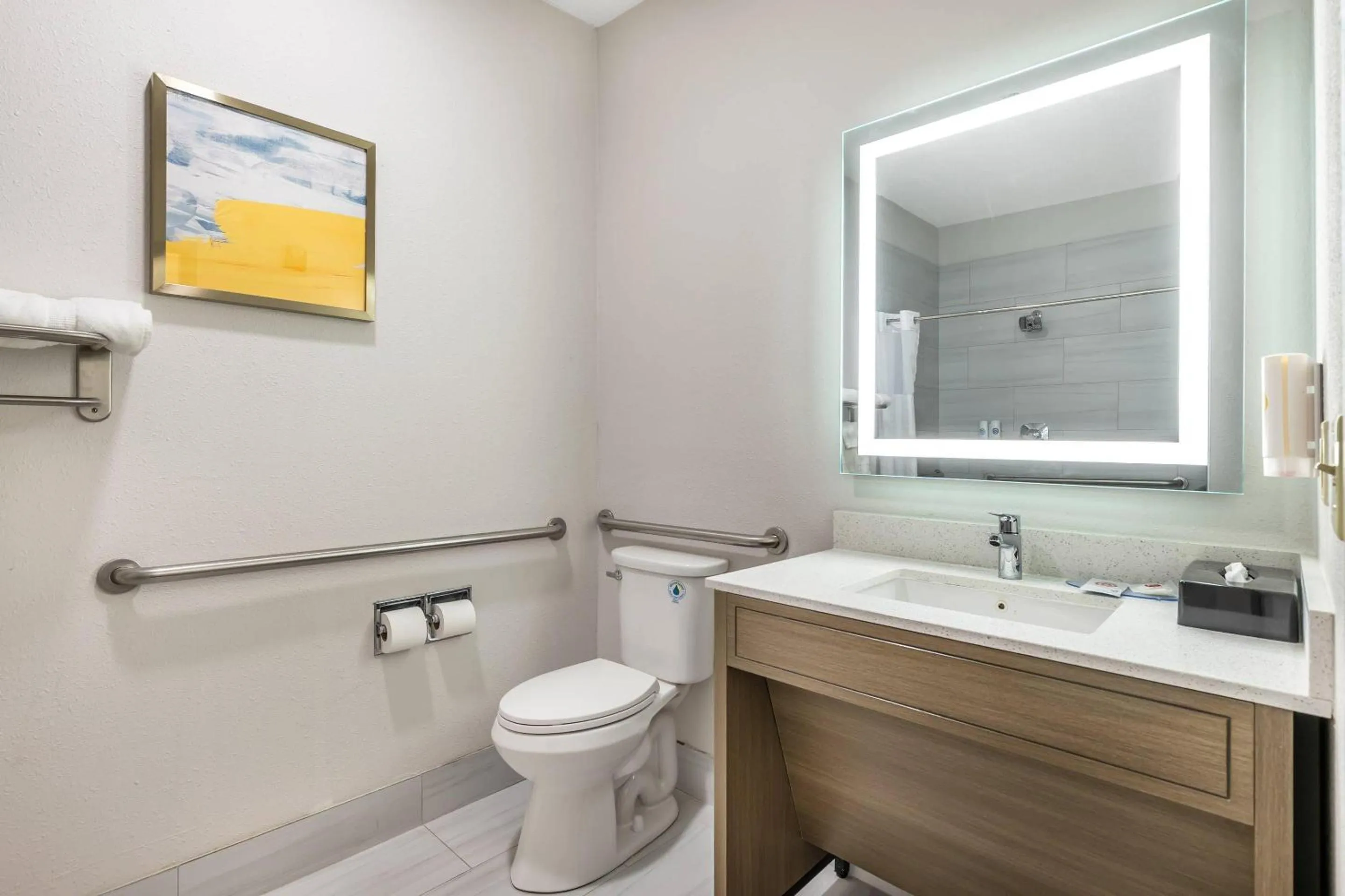 Bedroom in Comfort Inn Davenport East - Bettendorf