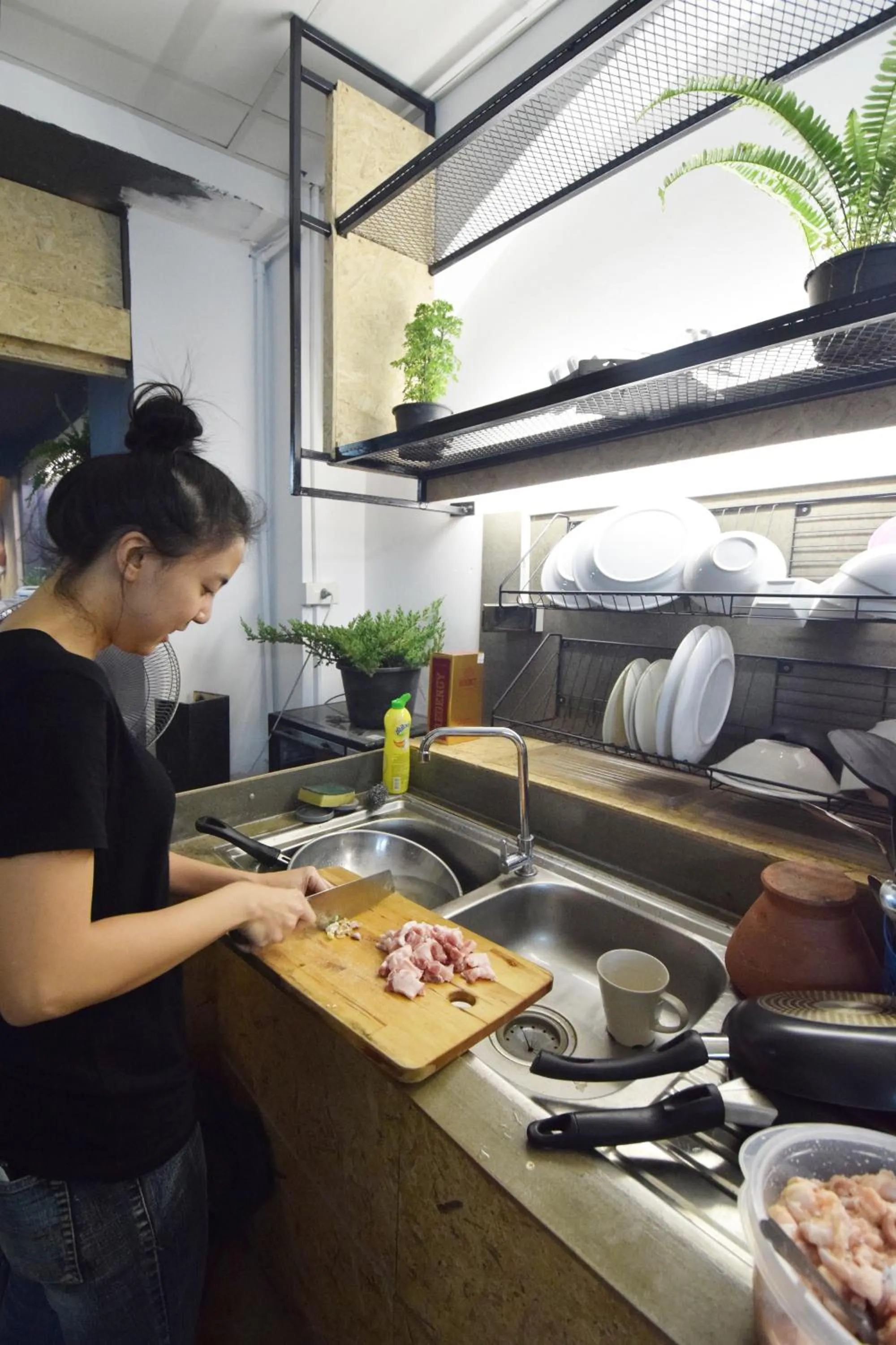 Communal kitchen in Hugger Hostel