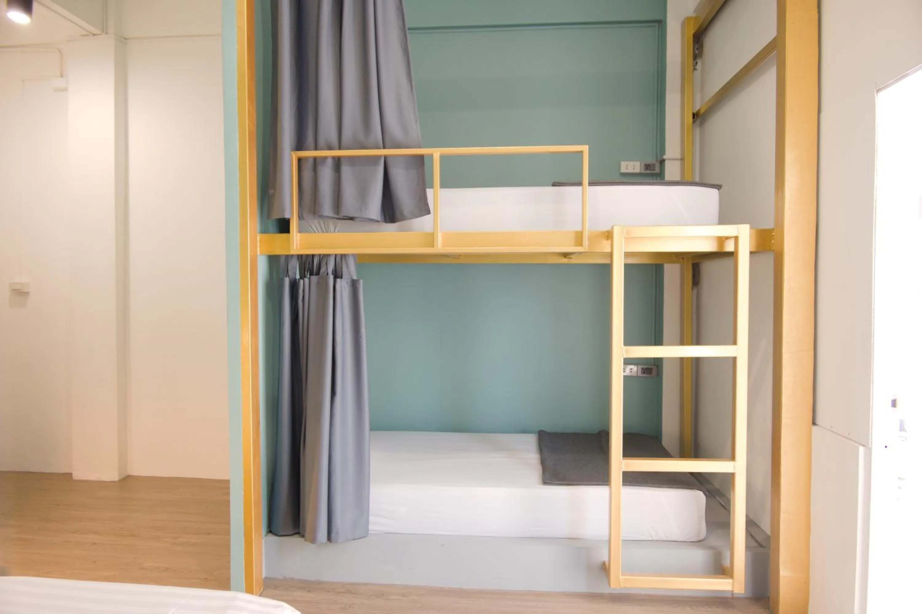 bunk bed, Bed in Hugger Hostel