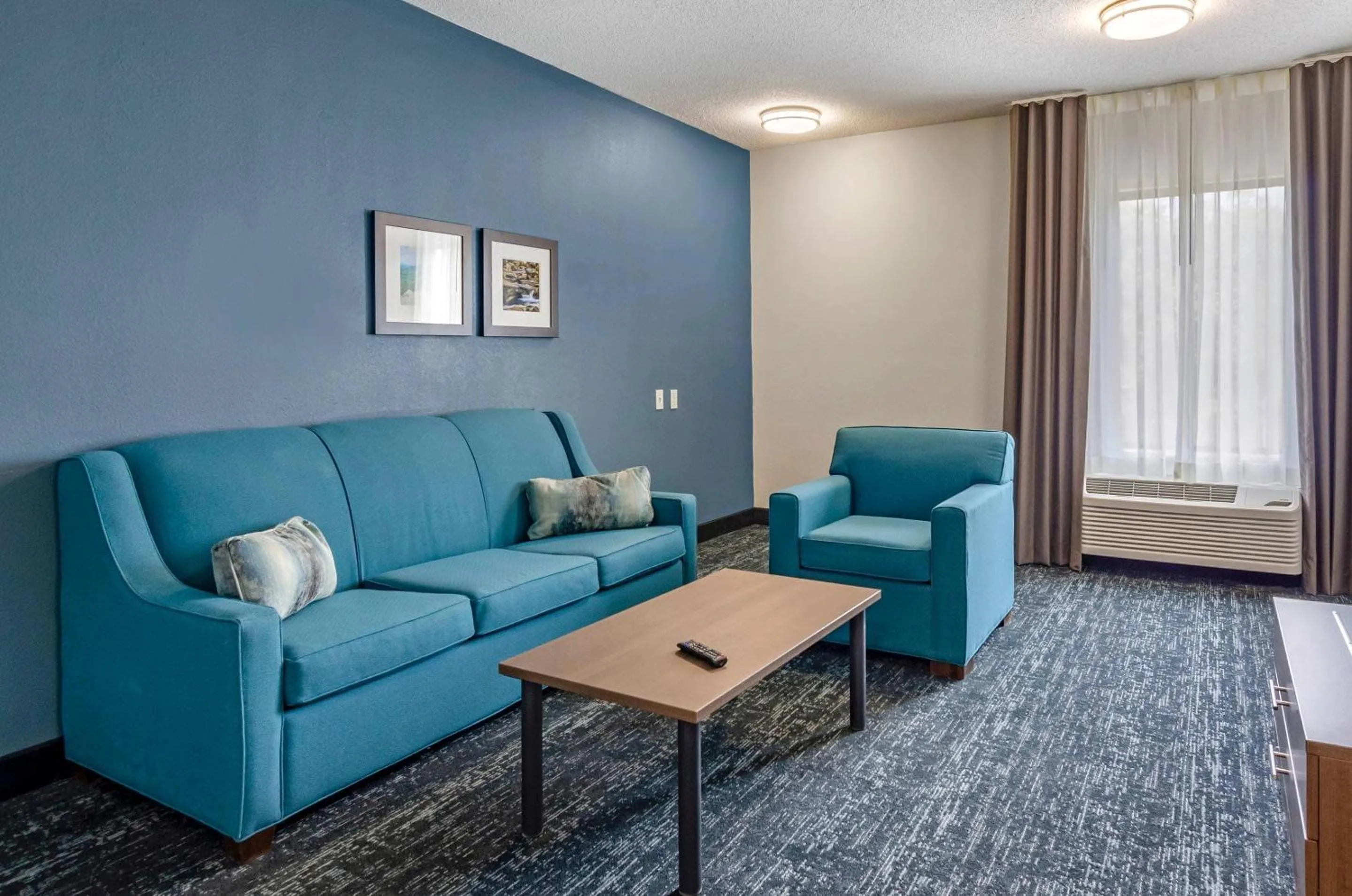 Bedroom in Comfort Inn & Suites Troutville-Roanoke North