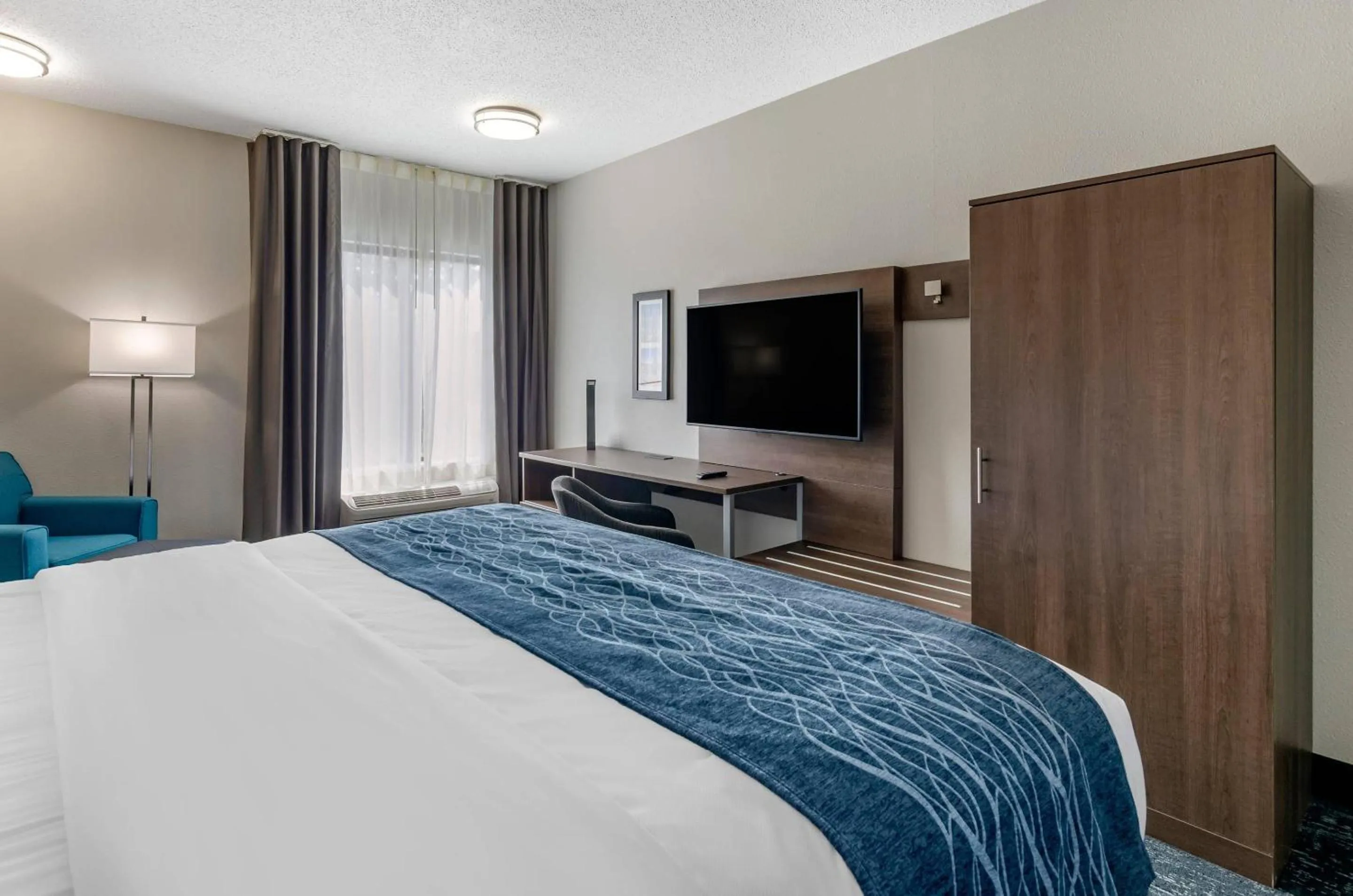 Bedroom, Bed in Comfort Inn & Suites Troutville-Roanoke North