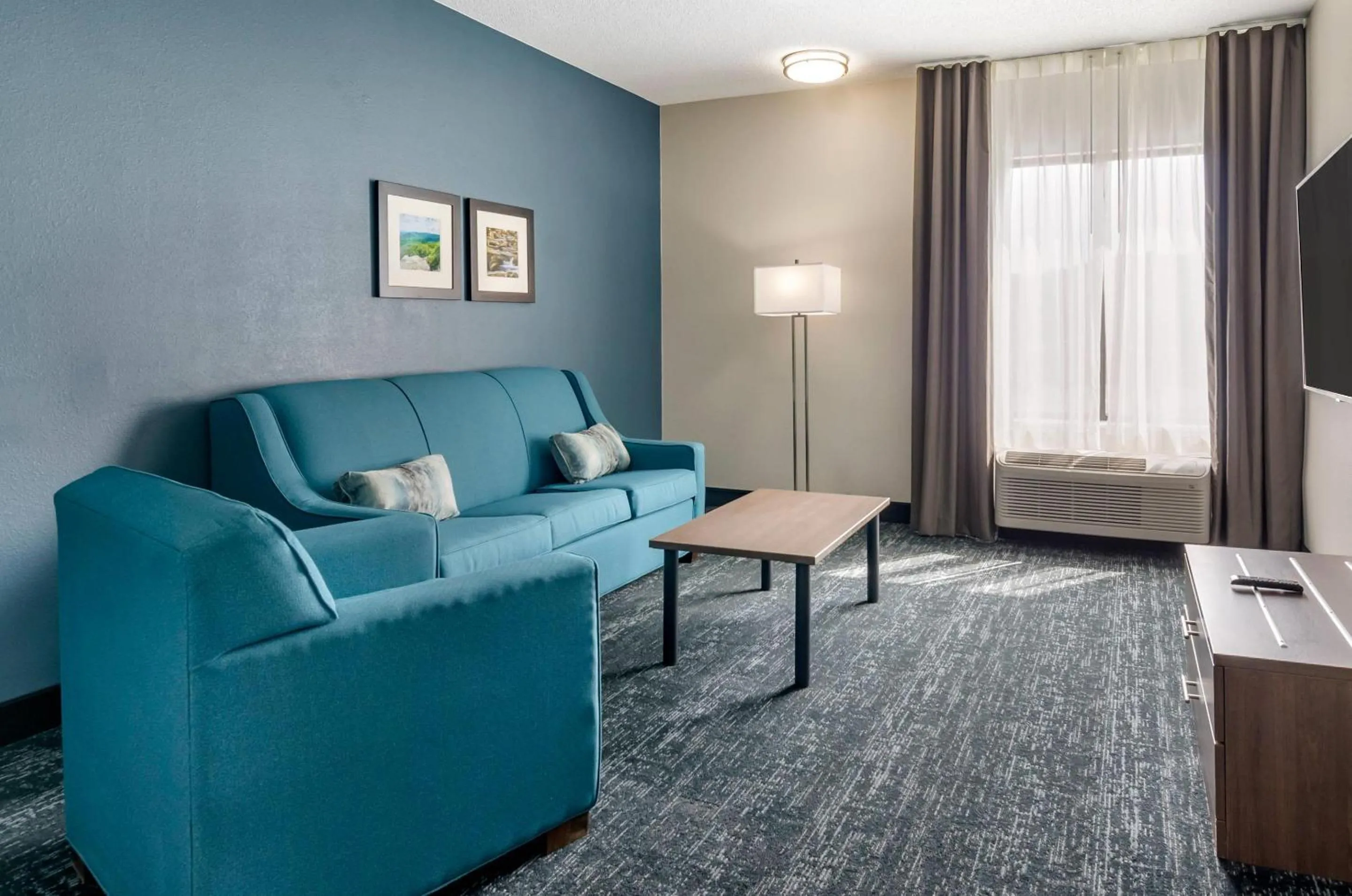 Bedroom in Comfort Inn & Suites Troutville-Roanoke North