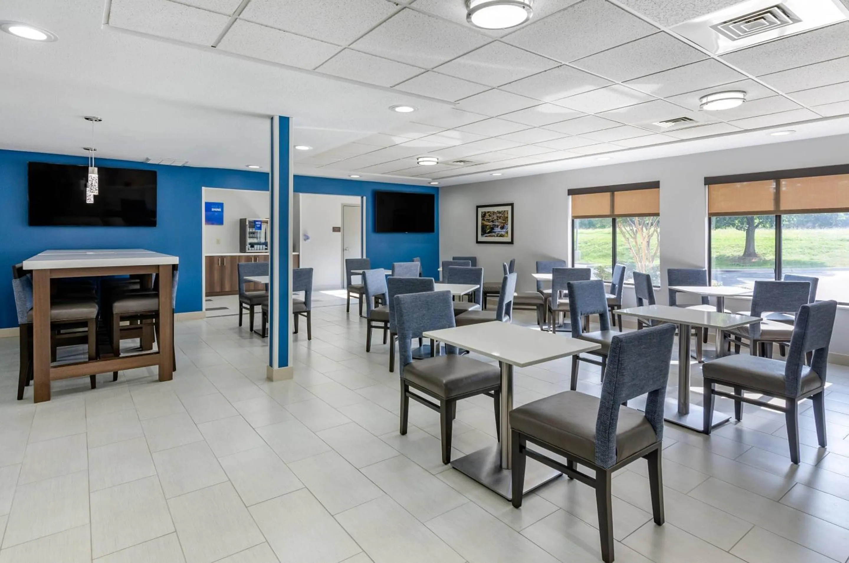 Breakfast in Comfort Inn & Suites Troutville-Roanoke North