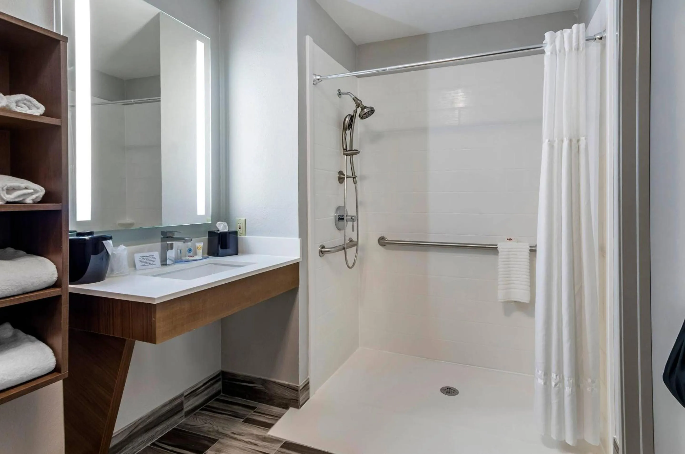 Bedroom in Comfort Inn & Suites Troutville-Roanoke North