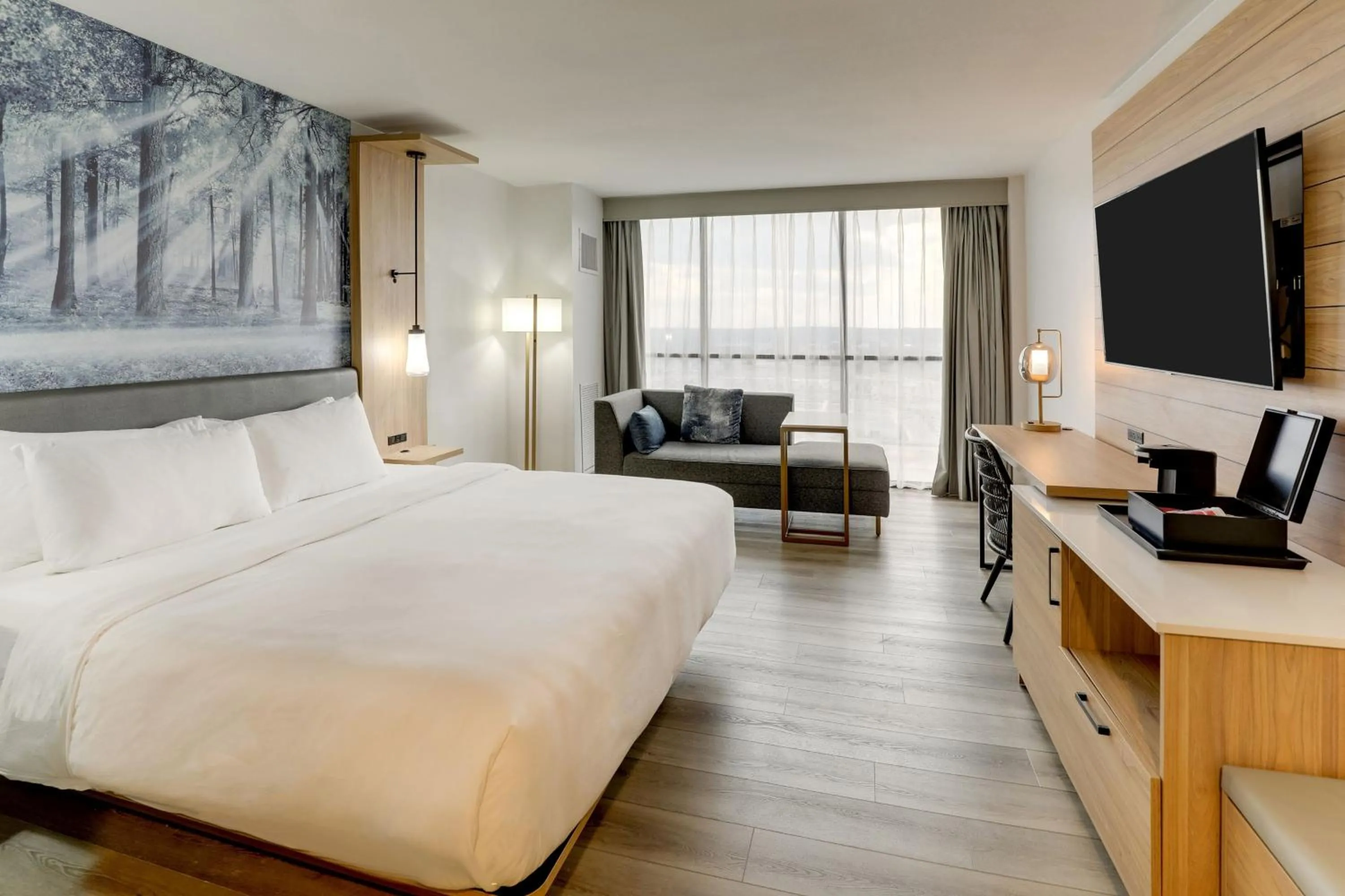 Photo of the whole room, Bed in Mobile Marriott