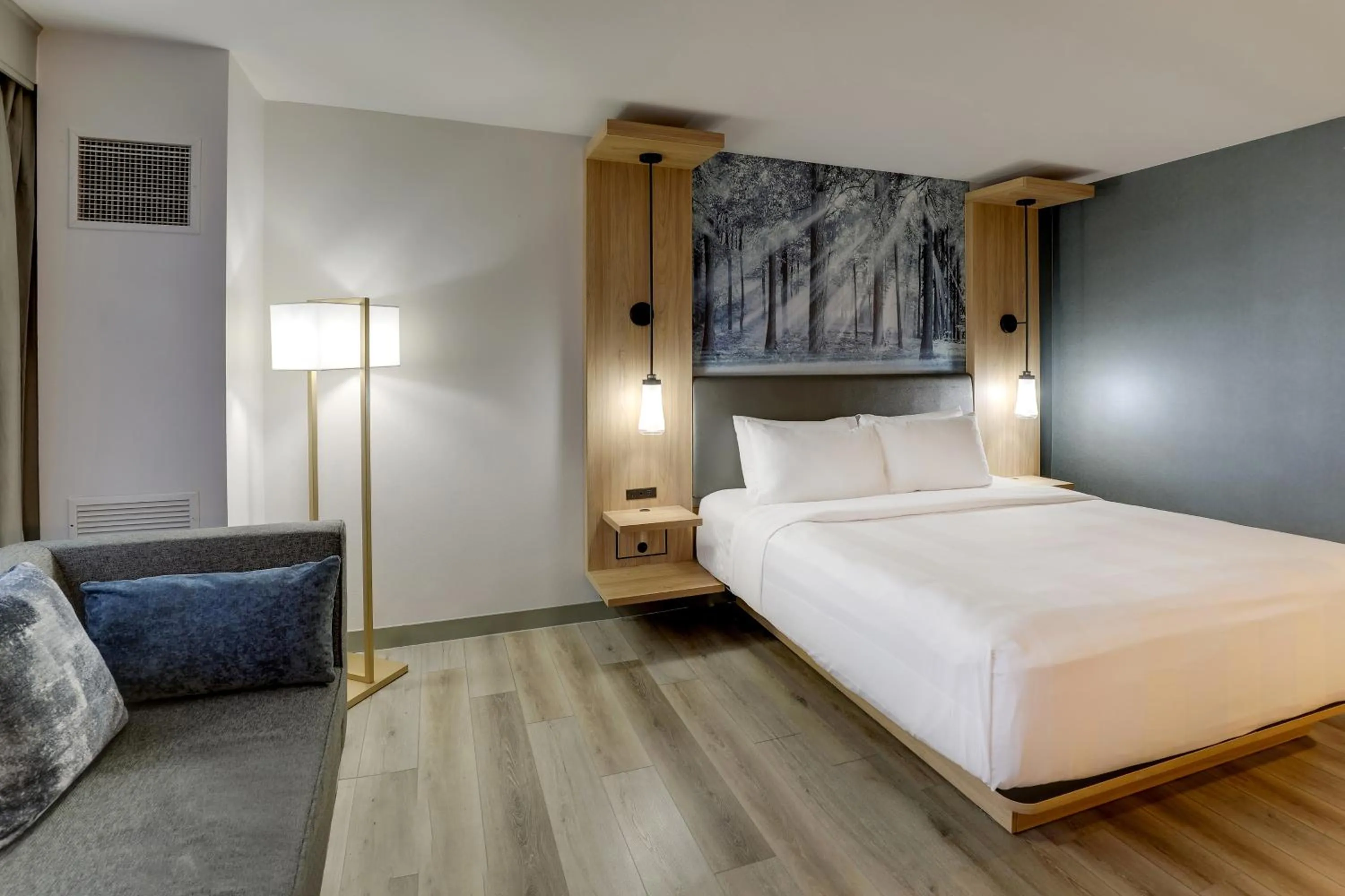 Bedroom, Bed in Mobile Marriott