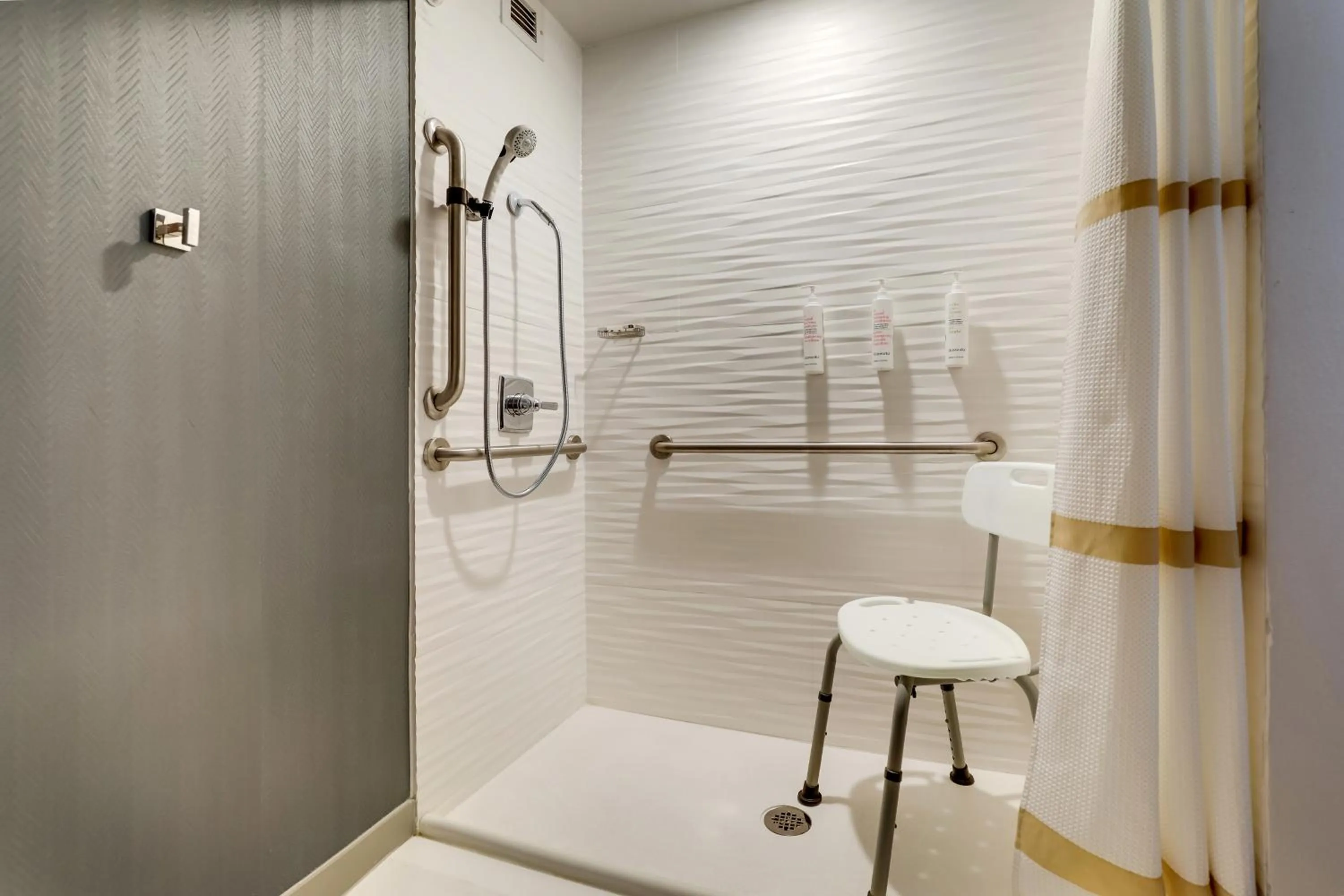 Bathroom in Mobile Marriott