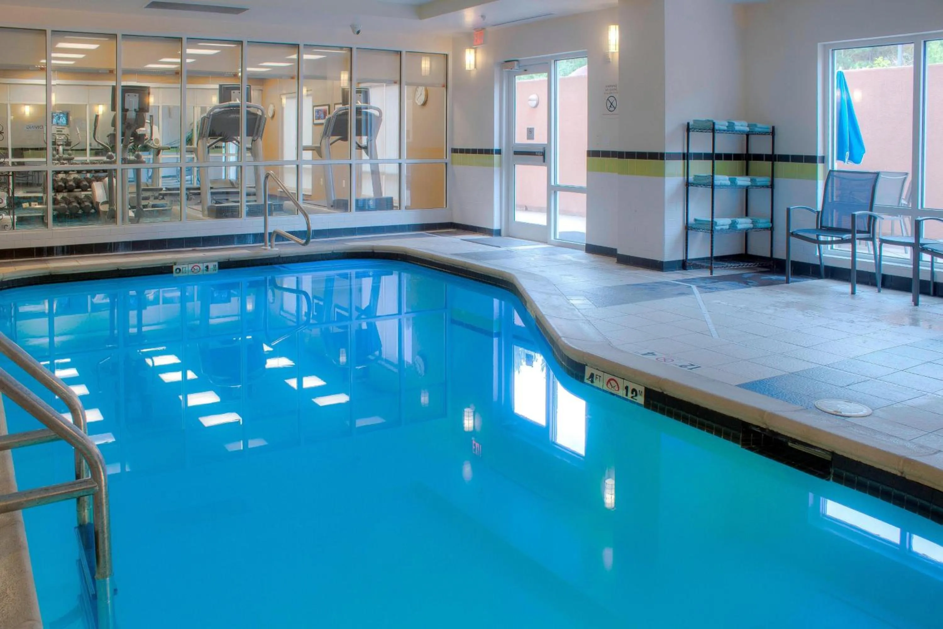 Swimming pool in Fairfield Inn & Suites by Marriott Mobile Daphne/Eastern Shore