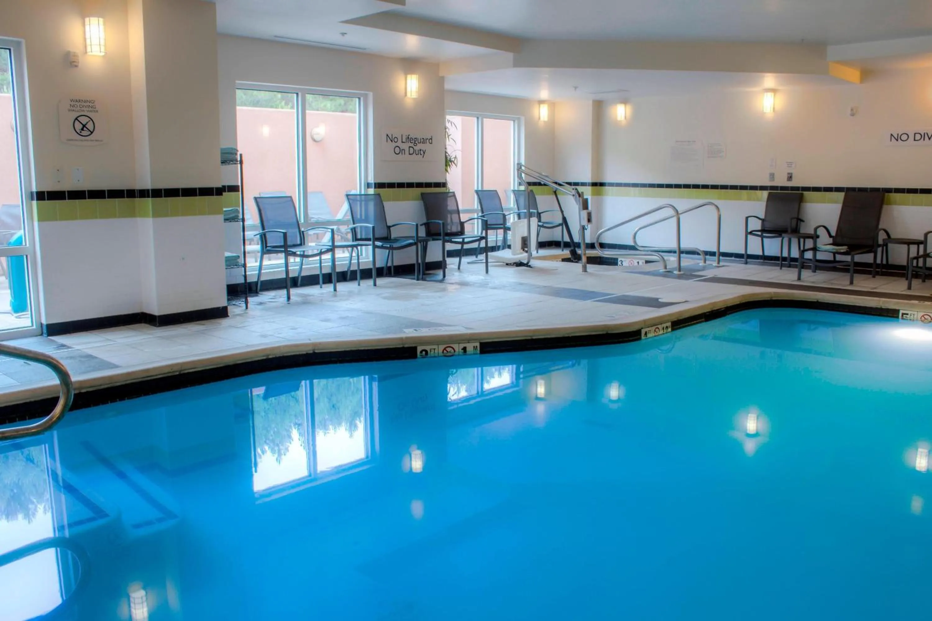 Swimming pool in Fairfield Inn & Suites by Marriott Mobile Daphne/Eastern Shore