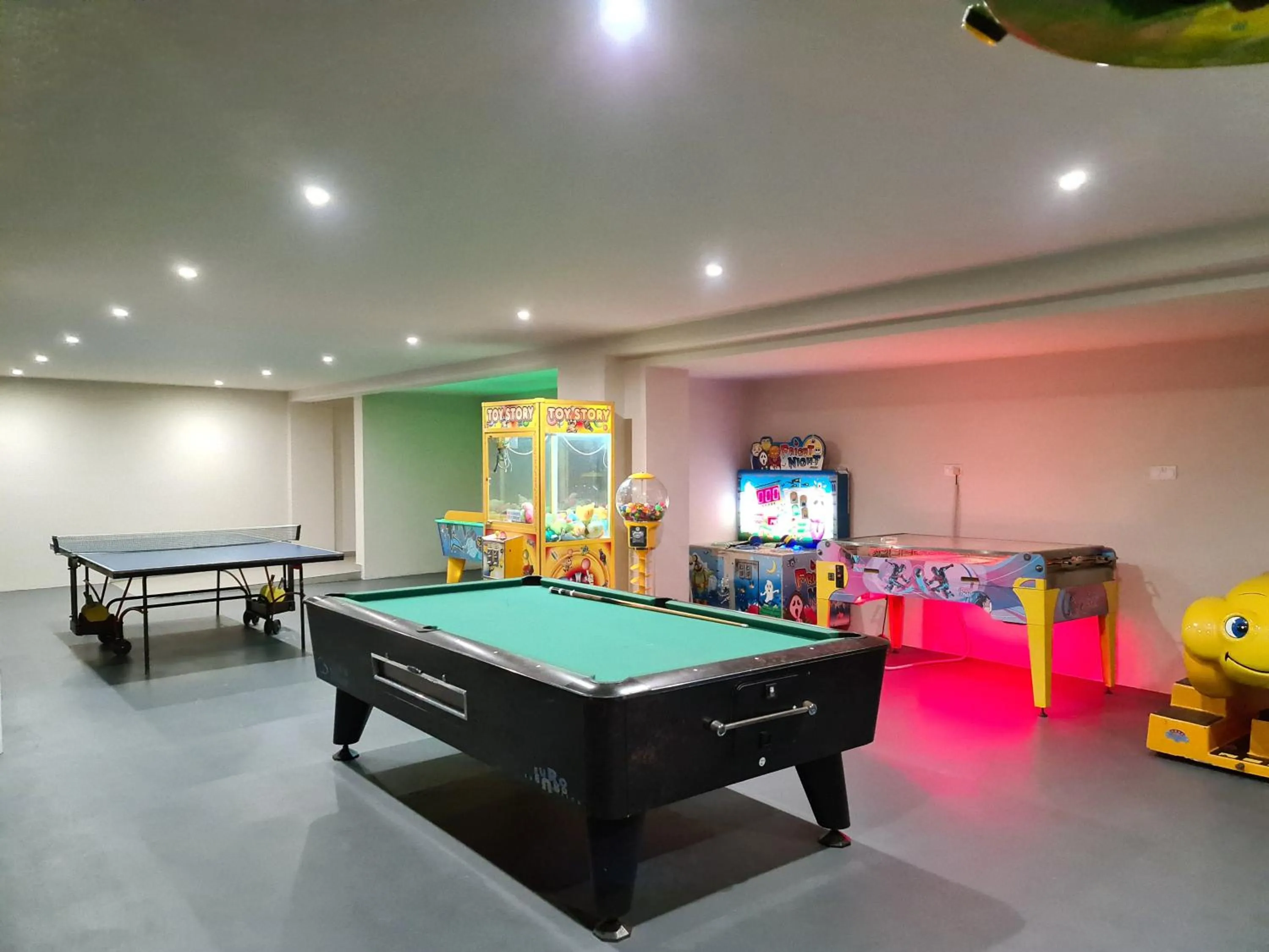 Billiard in Nissiana Hotel & Bungalows