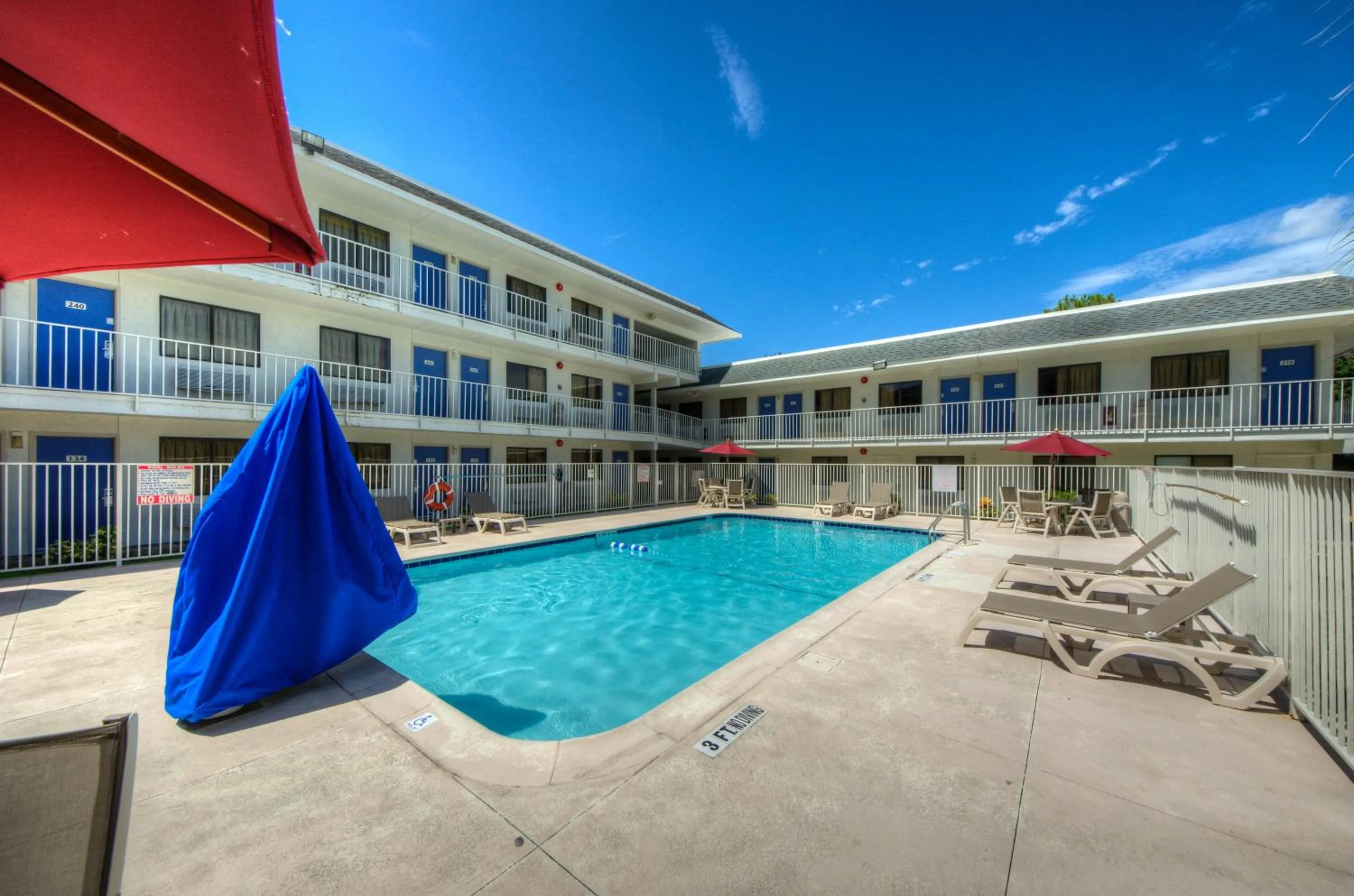 Swimming pool in Motel 6-Bradenton, FL