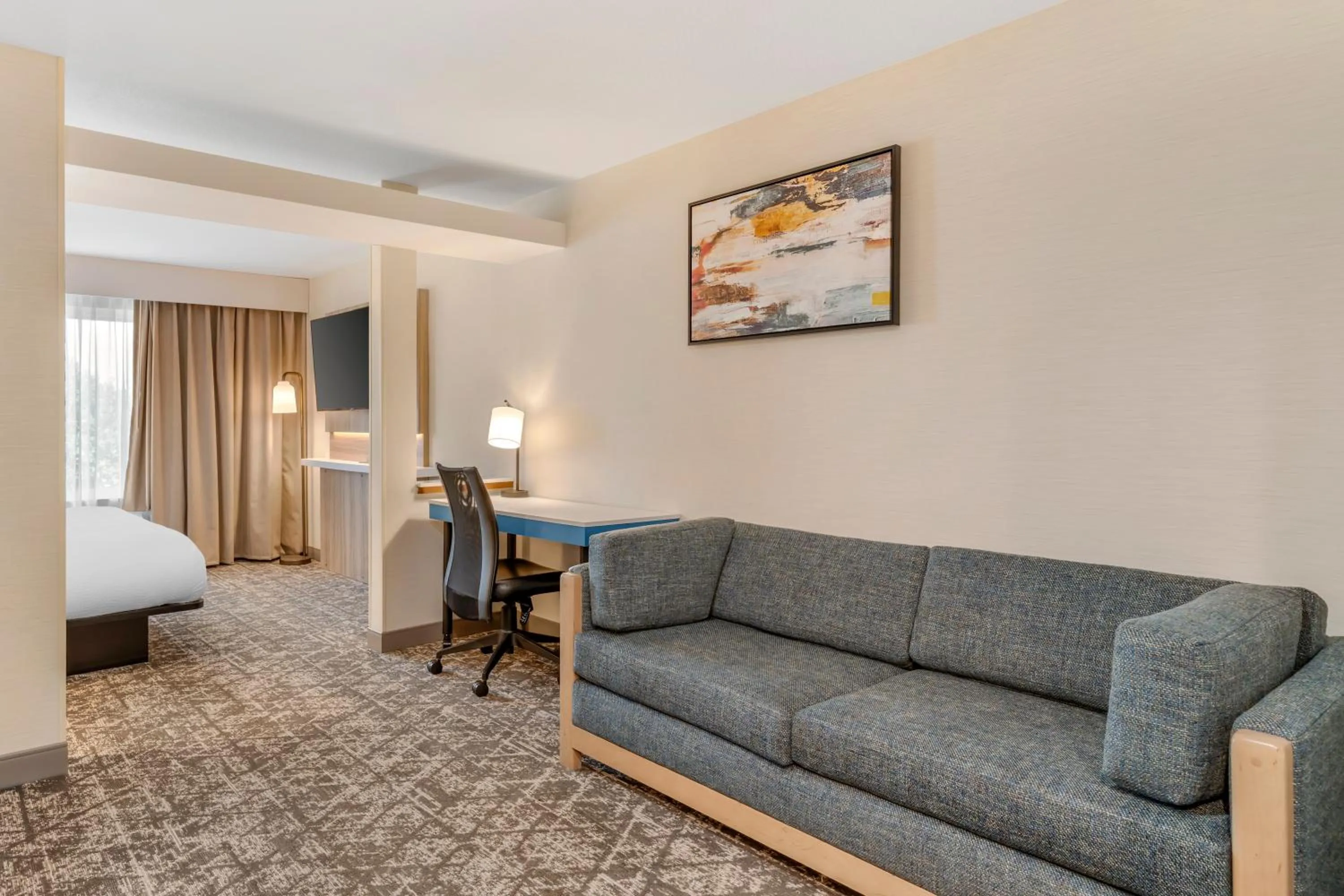 Seating area, Bed in Country Inn & Suites by Radisson, Modesto-Salida