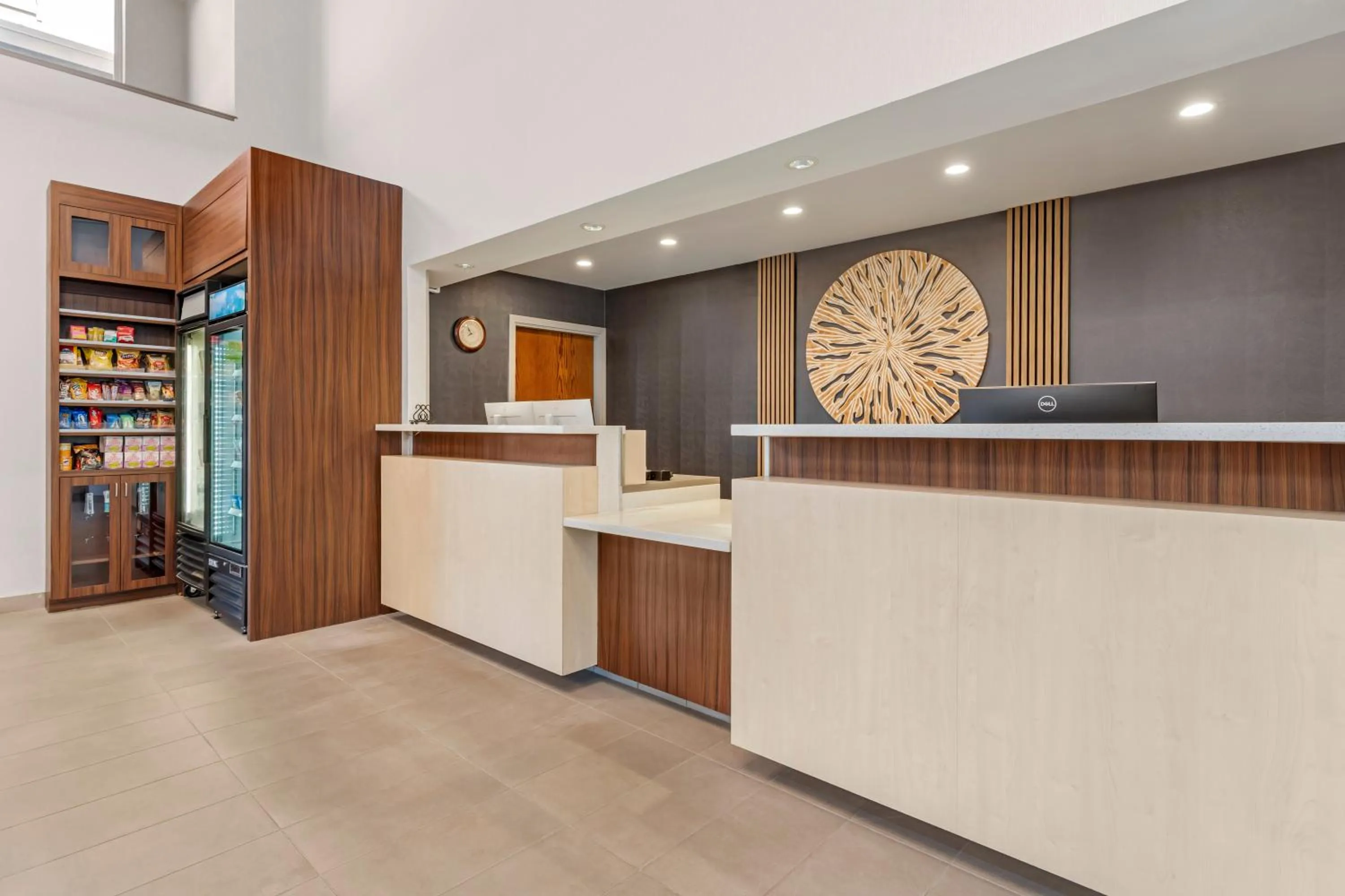 Lobby or reception in Country Inn & Suites by Radisson, Modesto-Salida