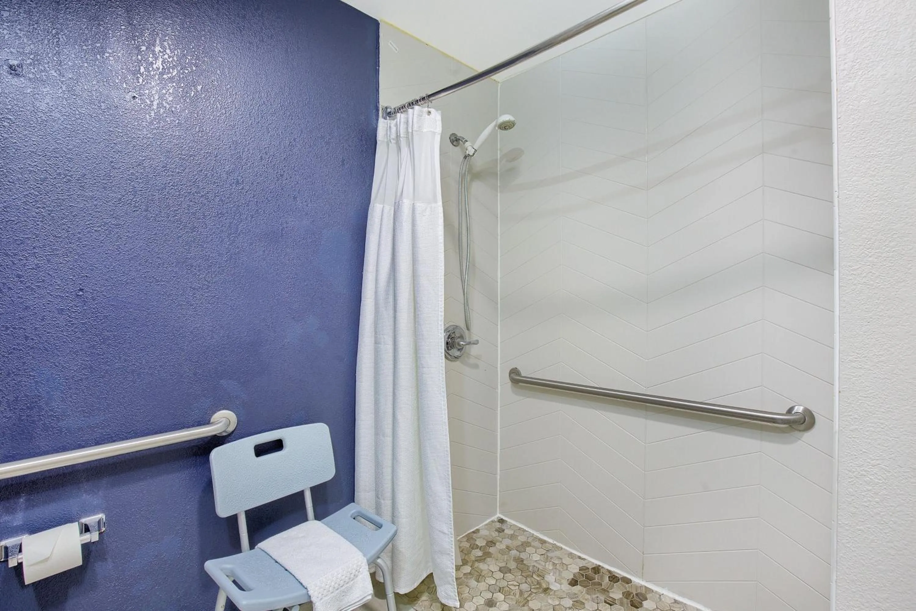 Bathroom in Fairfield Inn and Suites Mobile