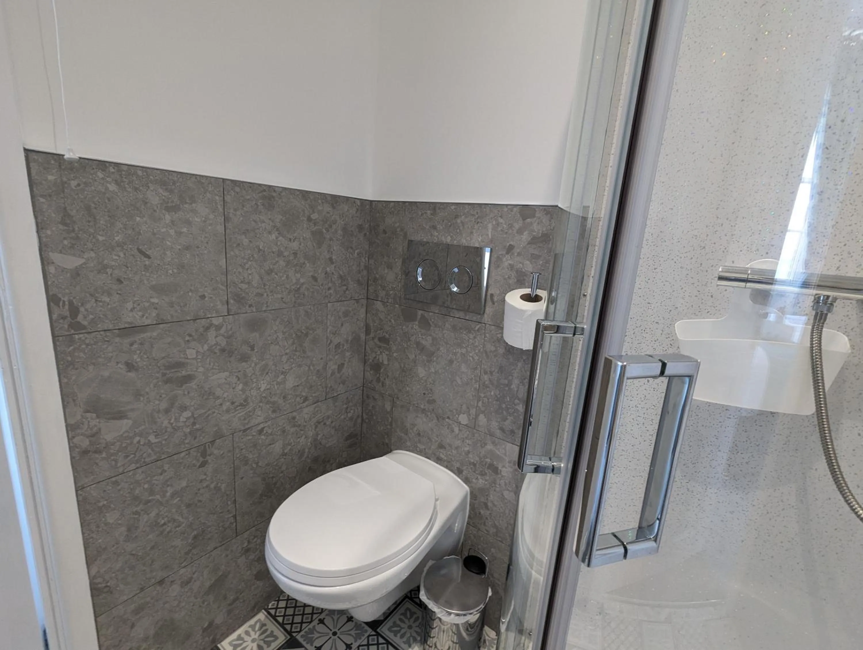 Shower in Acqua Beach Weymouth