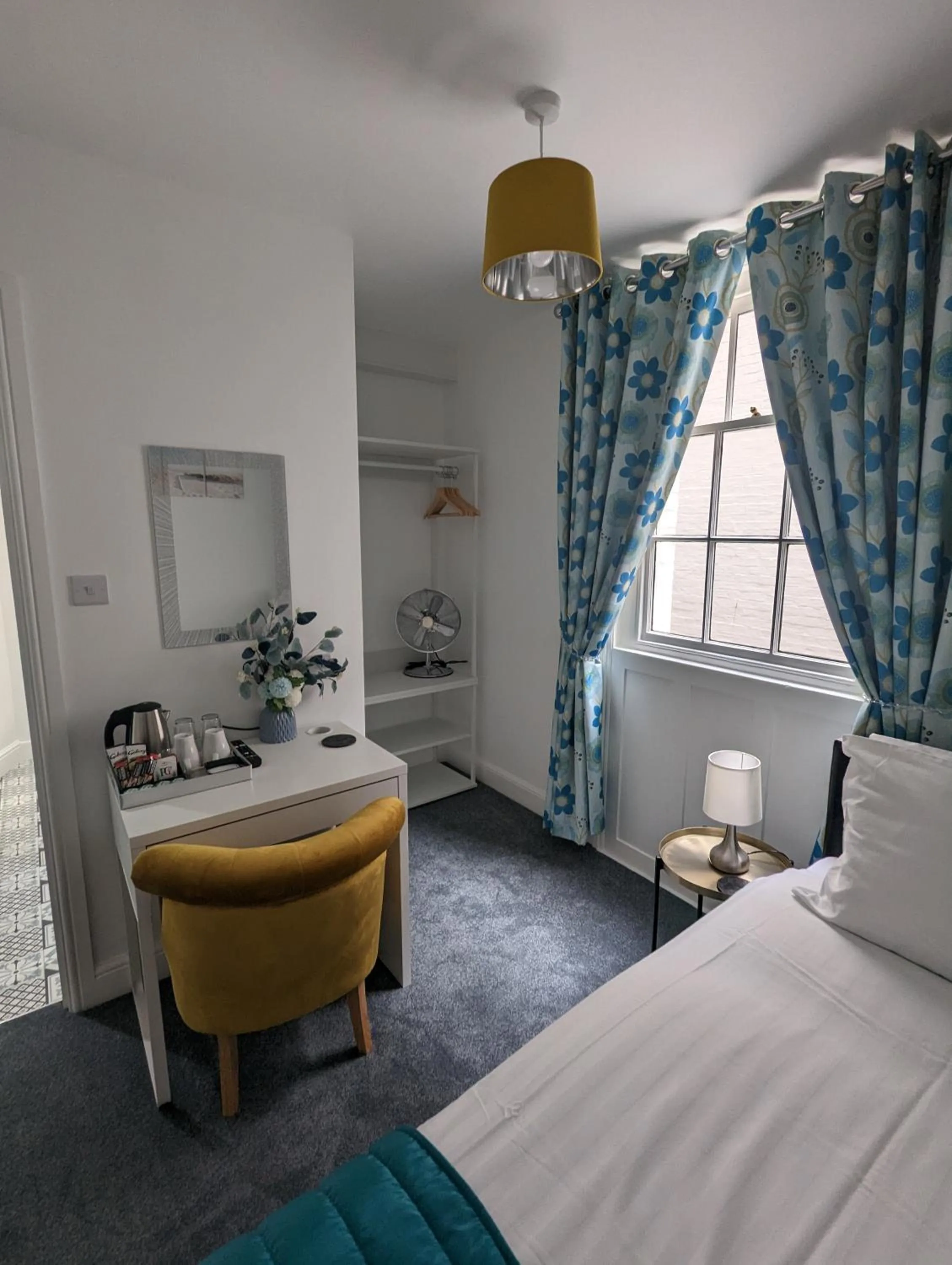 Bed in Acqua Beach Weymouth