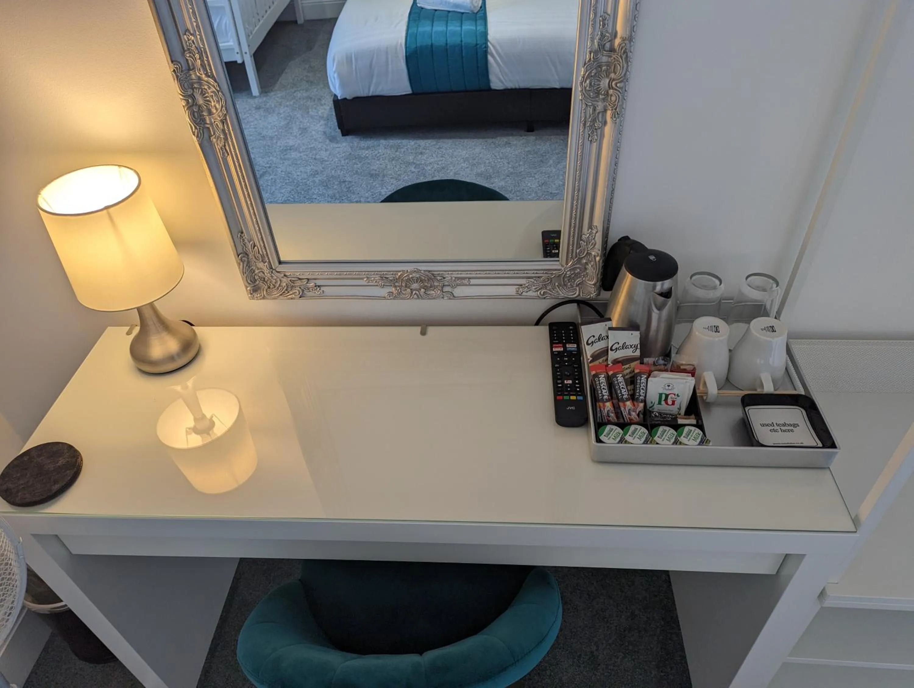 Coffee/tea facilities, Bed in Acqua Beach Weymouth