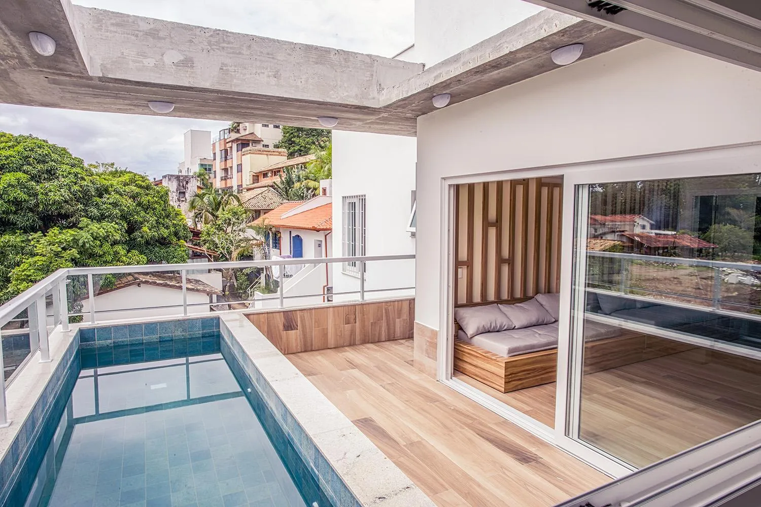 Swimming pool in Pousada Native