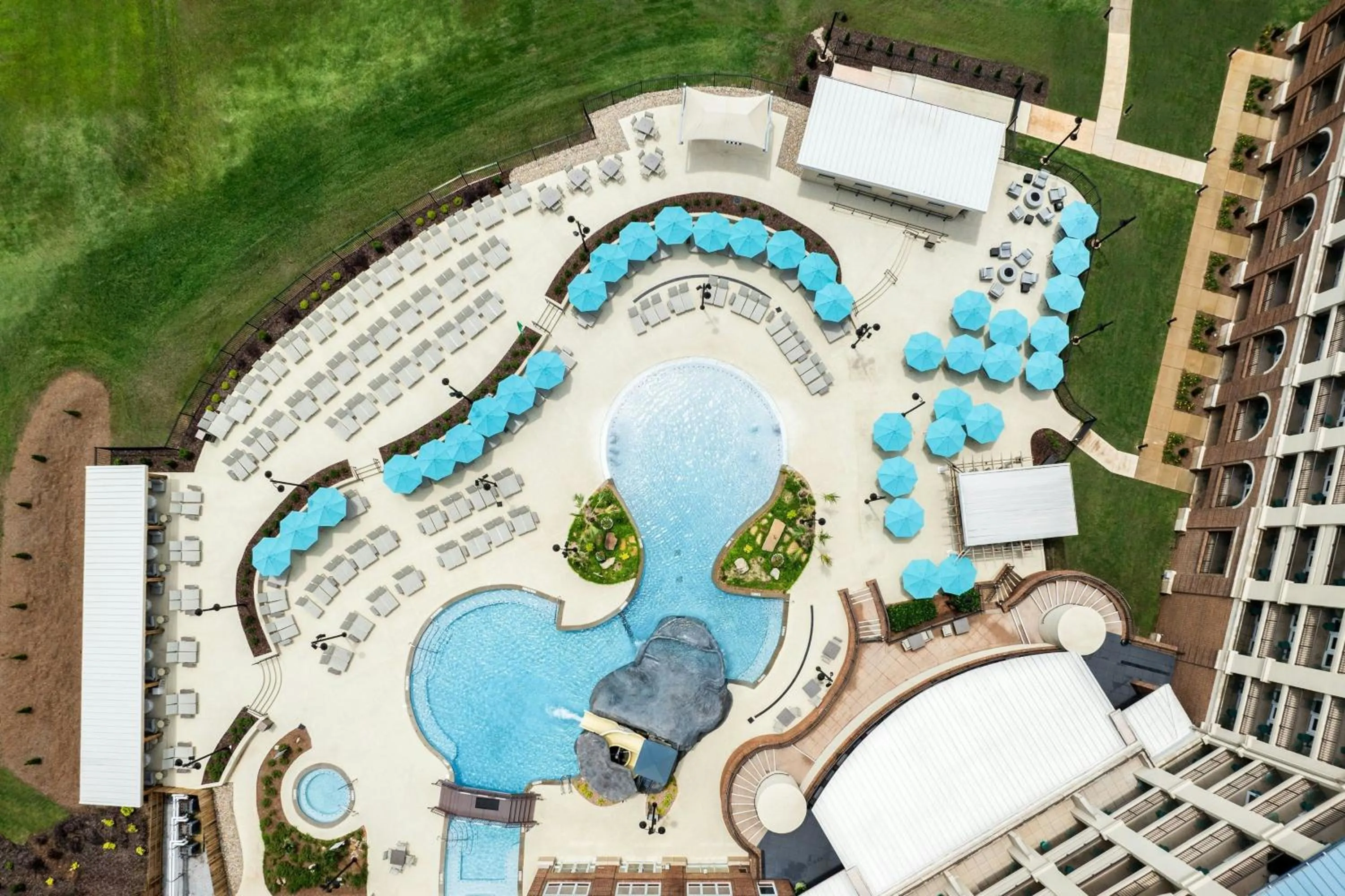 Swimming pool in Renaissance Shoals Resort & Spa