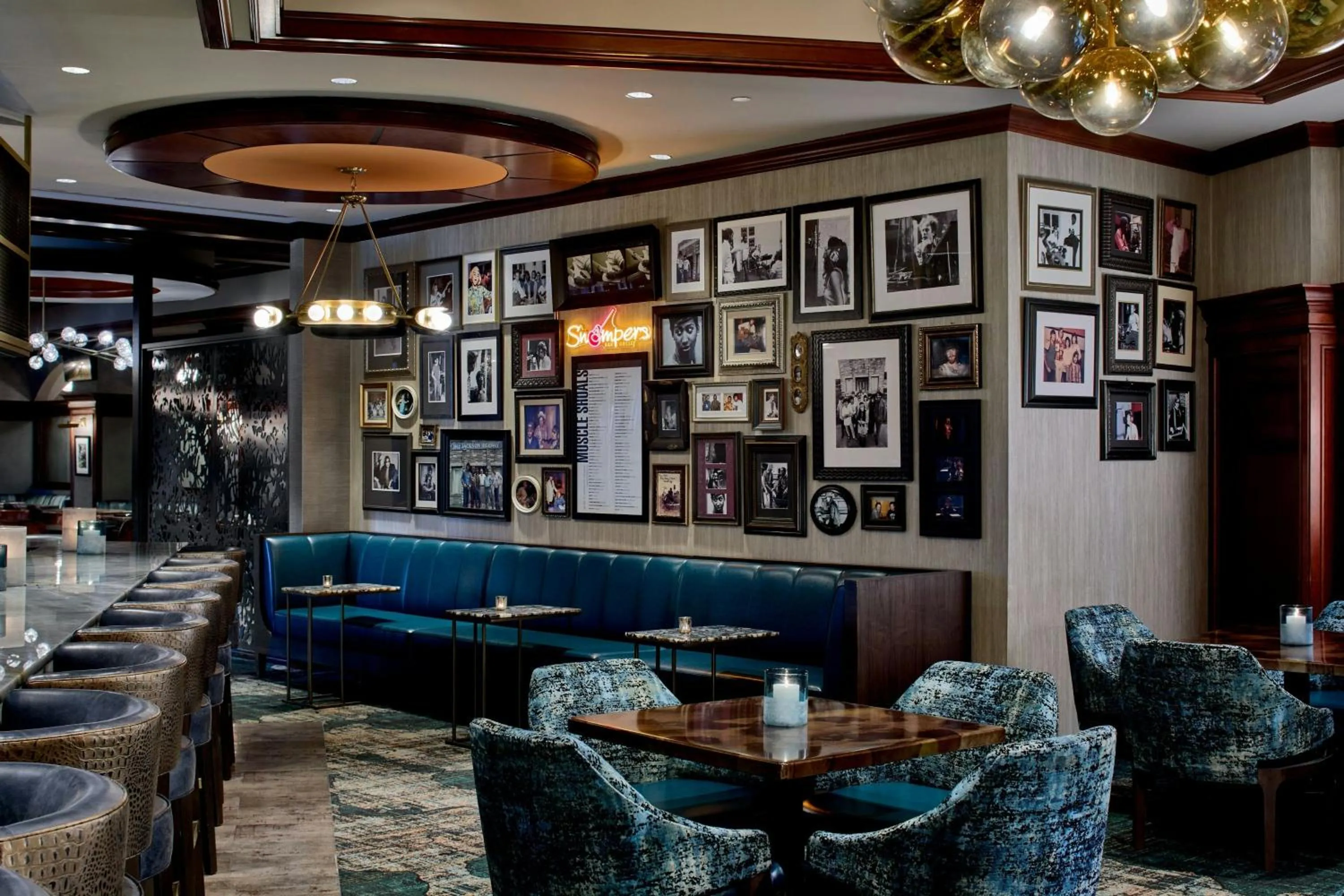 Lounge or bar in Renaissance Shoals Resort & Spa