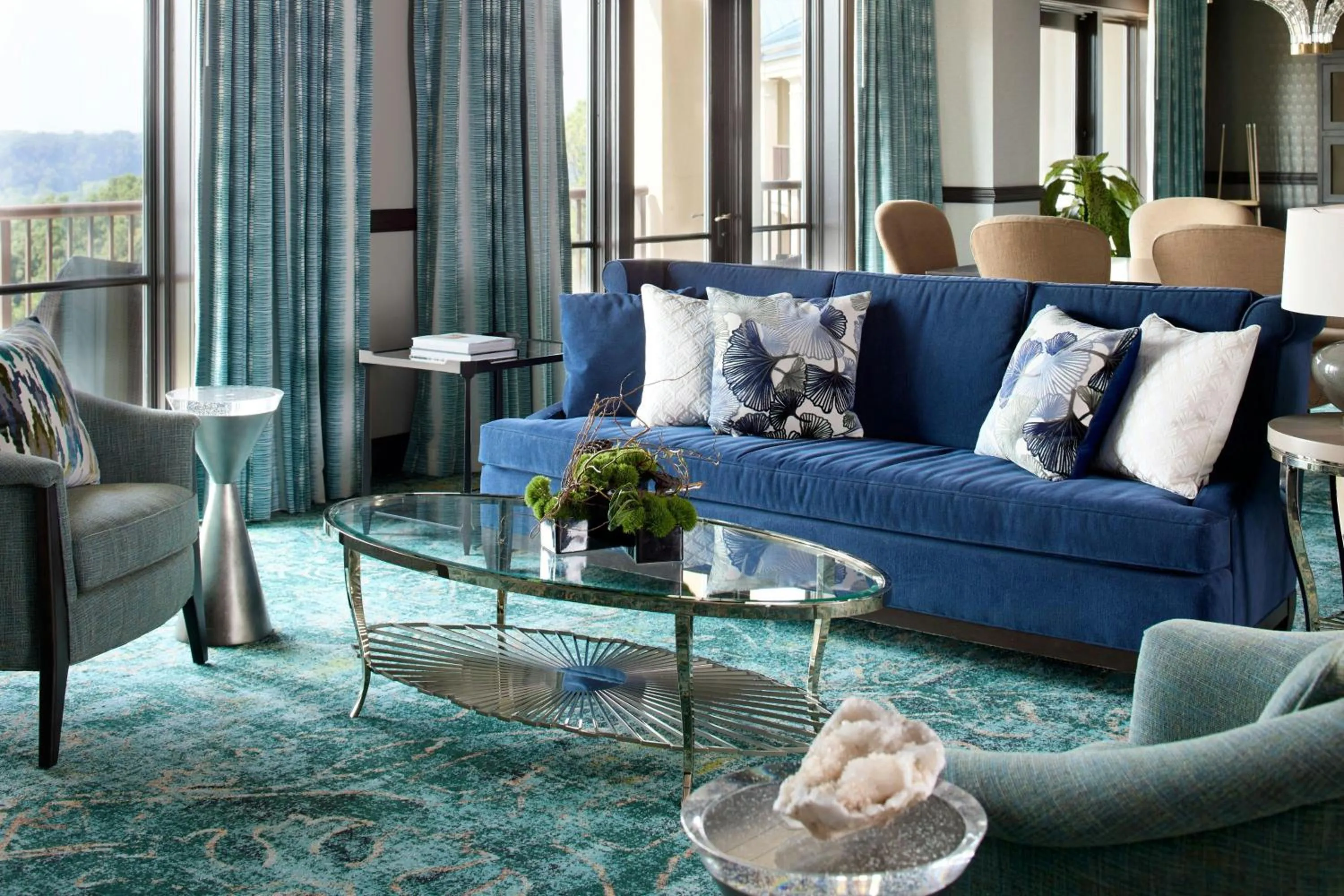 Living room in Renaissance Shoals Resort & Spa