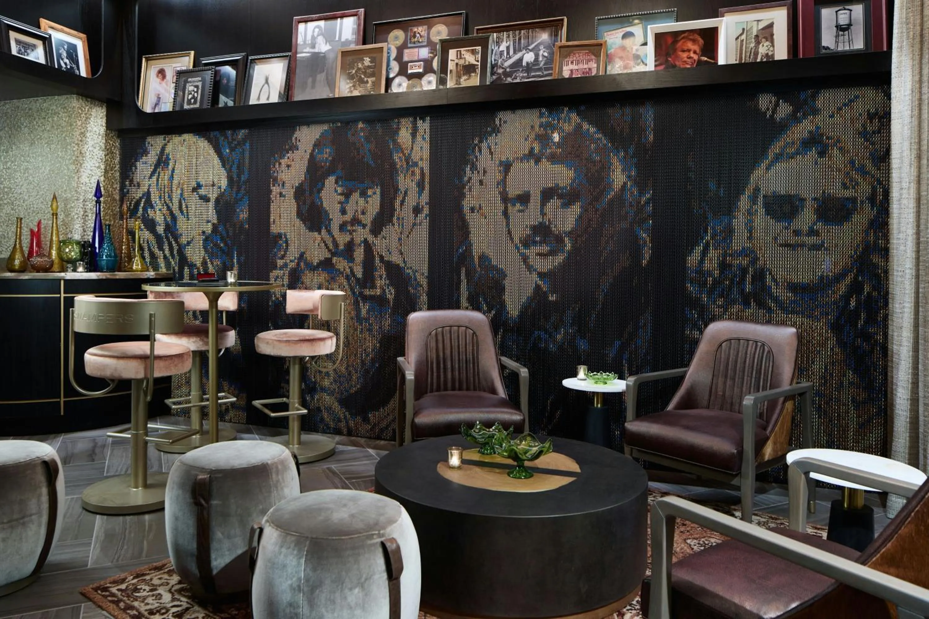 Restaurant/places to eat in Renaissance Shoals Resort & Spa