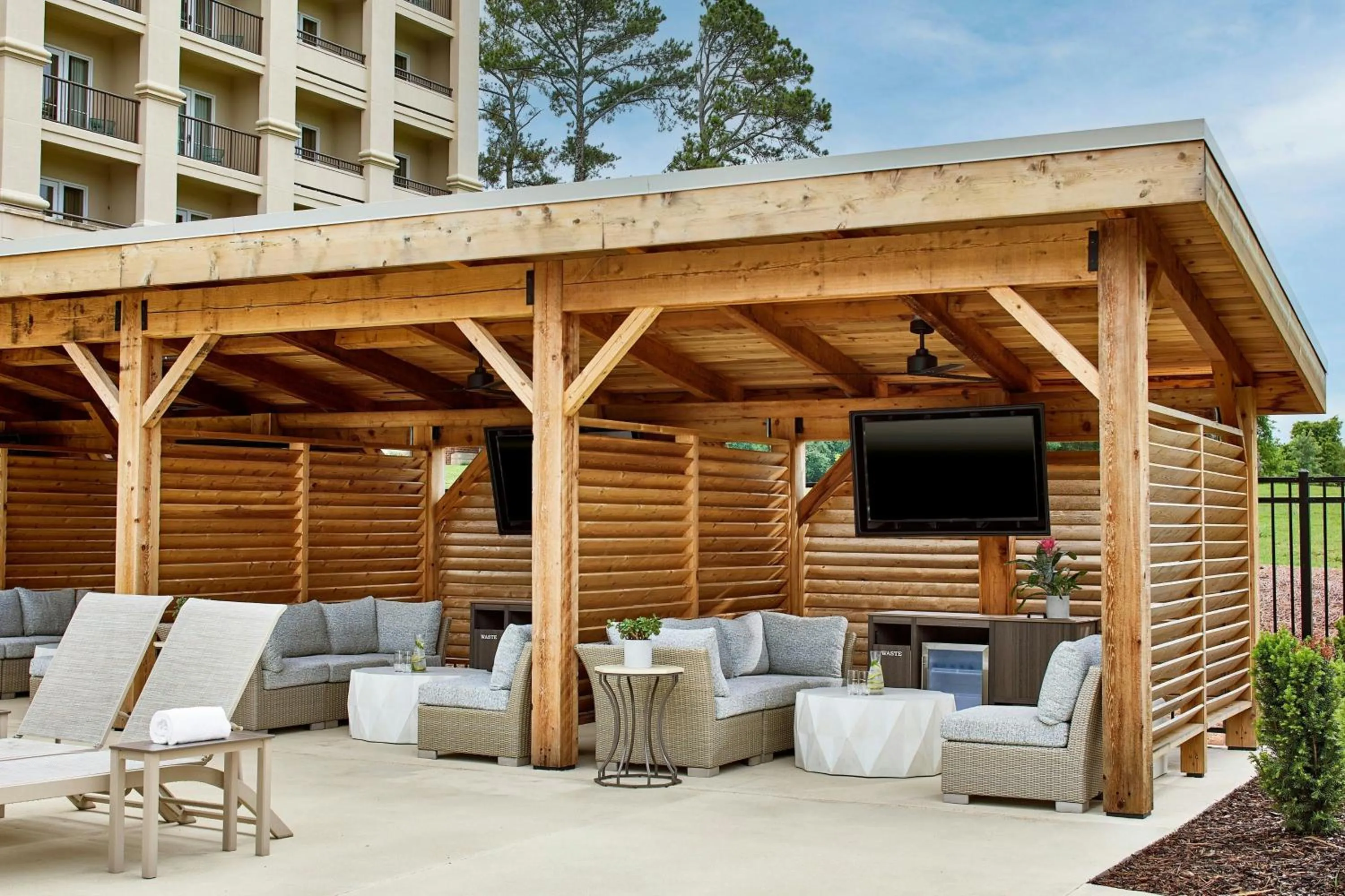 Swimming pool in Renaissance Shoals Resort & Spa