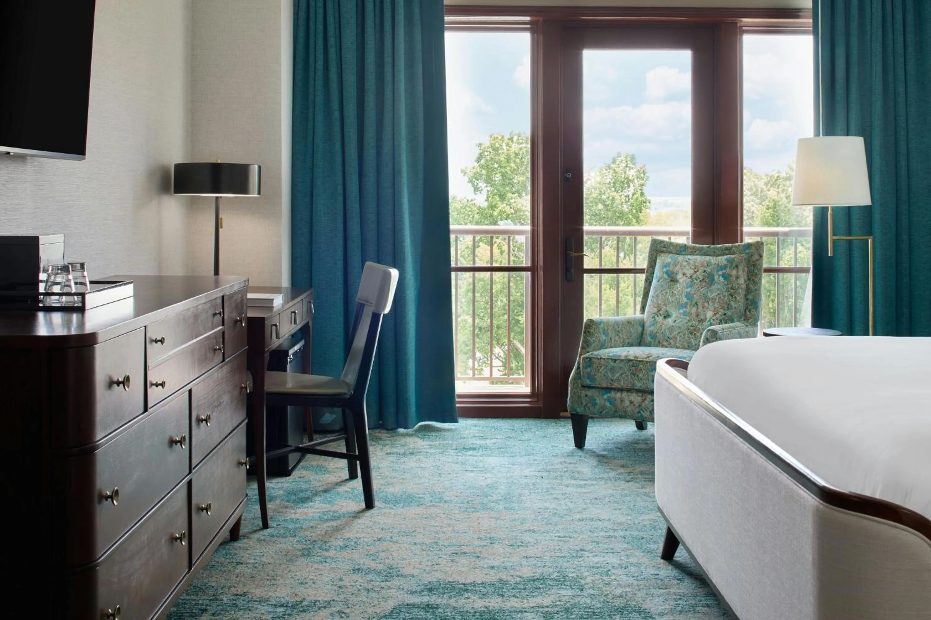 Bedroom, Bed in Renaissance Shoals Resort & Spa